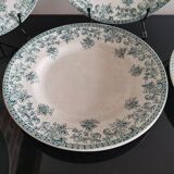 7 assiettes plates modèle Jane à décor floral vert foncé Saint-Amand