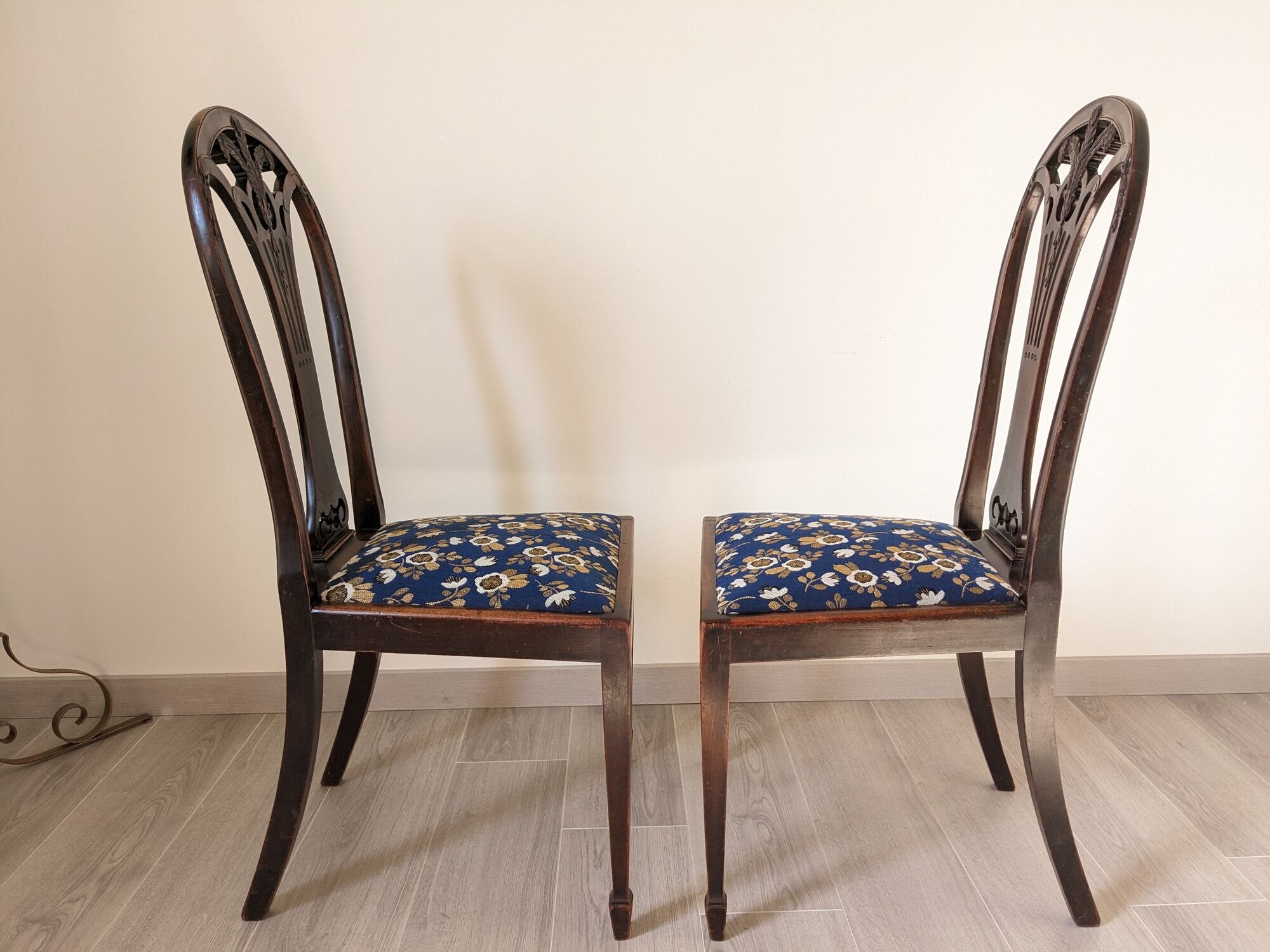 Pair of English Sheraton chairs in mahogany early twentieth century