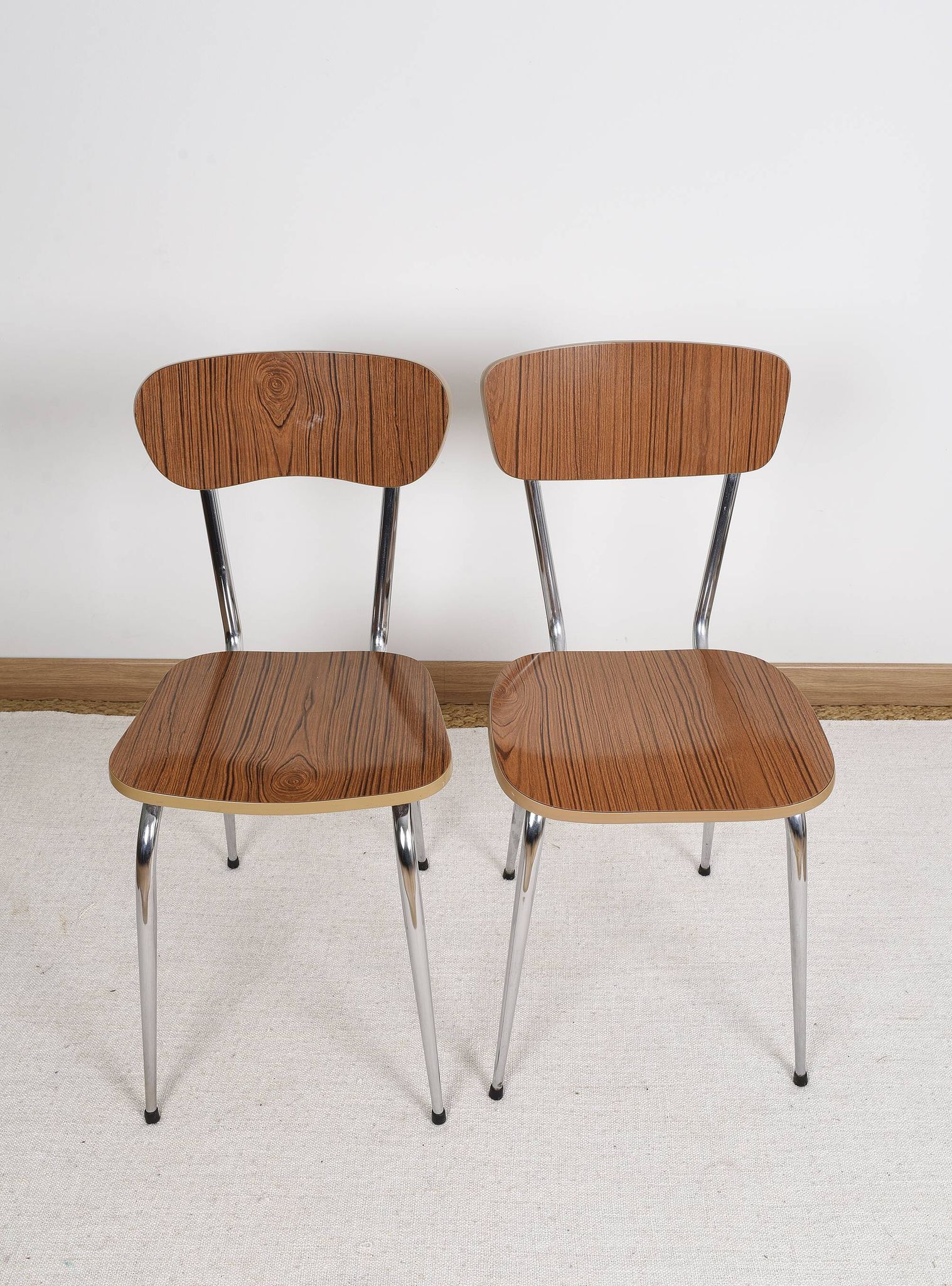 Formica extending table with 4 chairs, set, vintage from the 70s.
