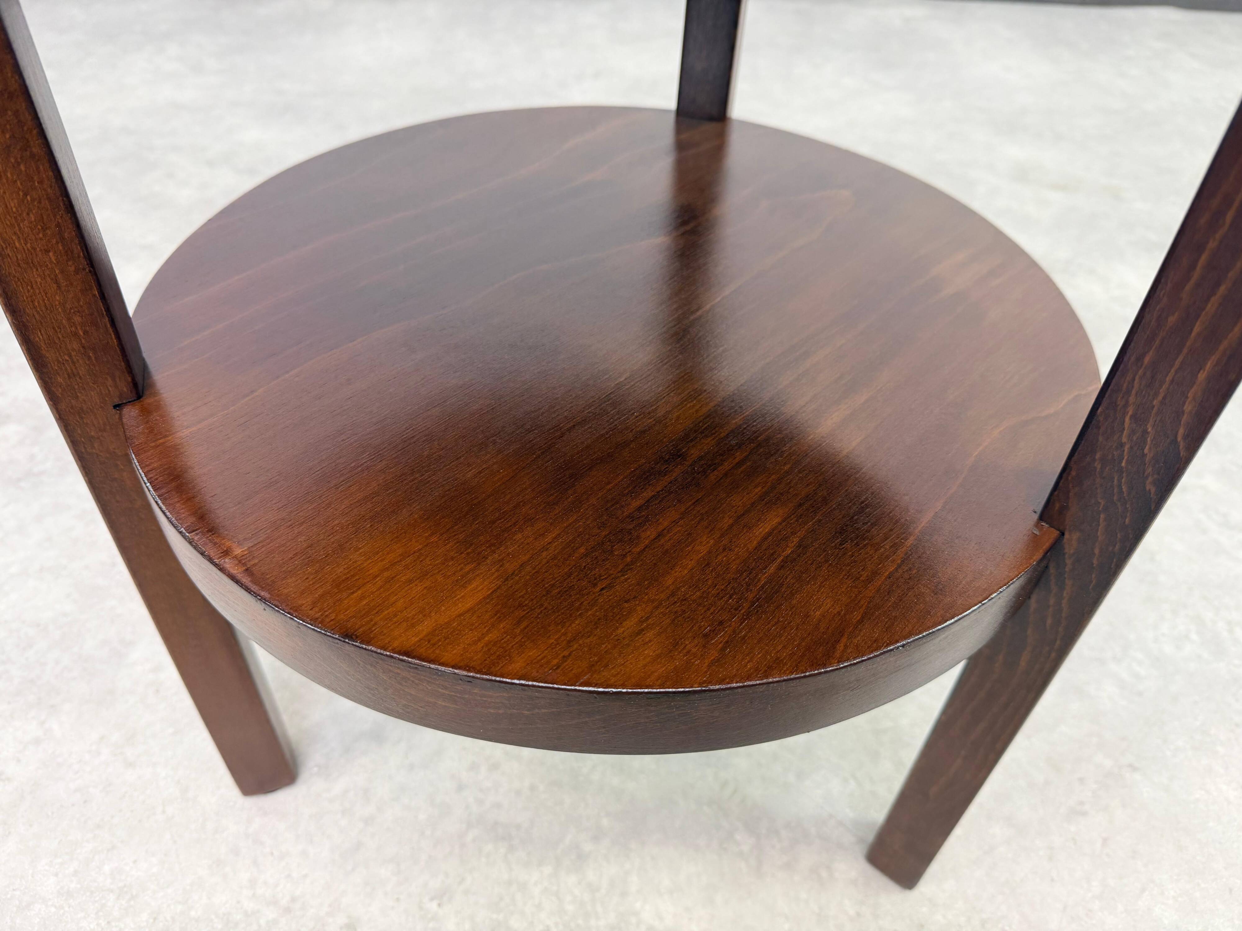 Round side table in Art Deco / functionalist style with shelf, by Thonet-Mundus.