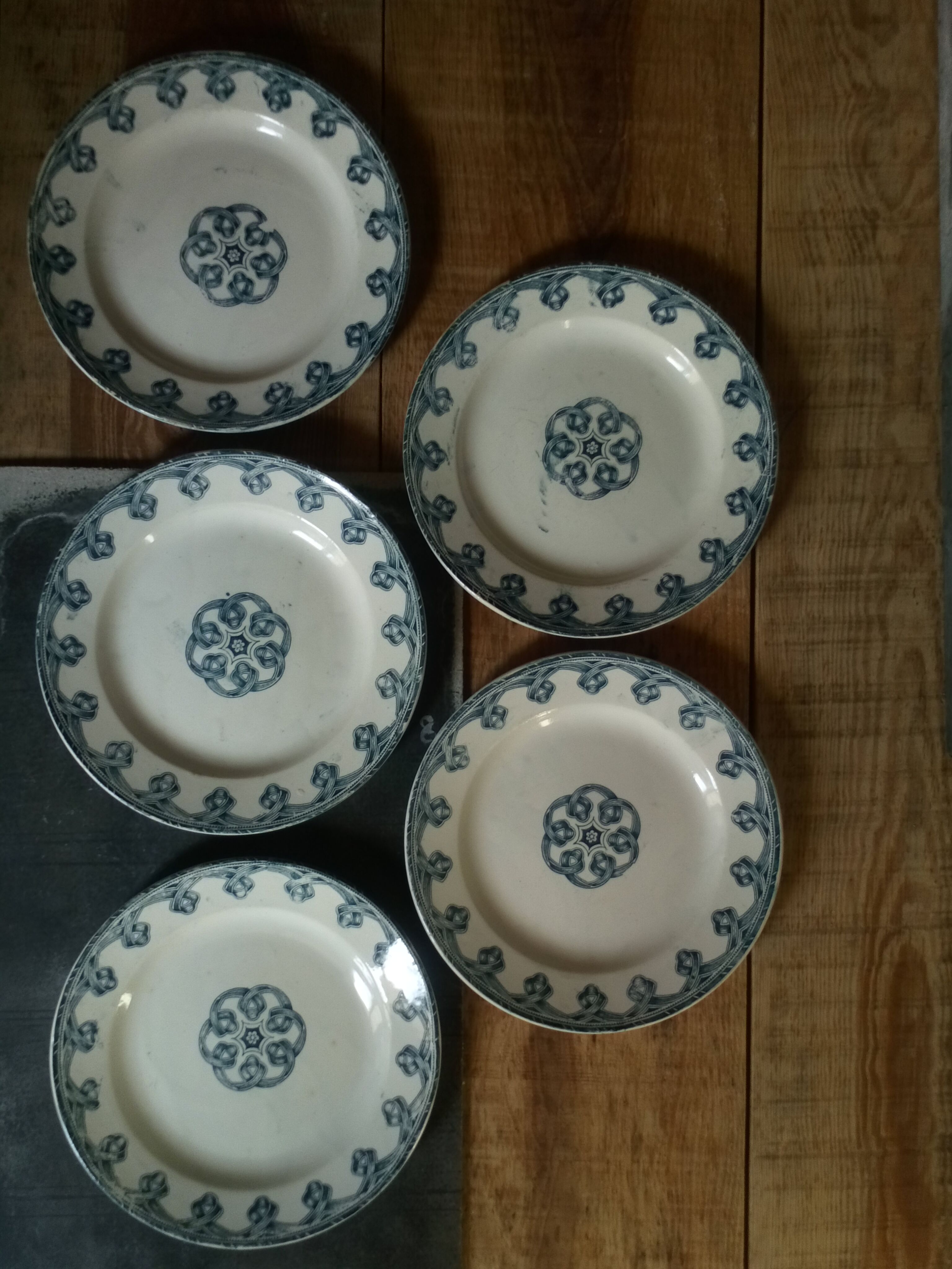 Five plates old land of Grigny fire