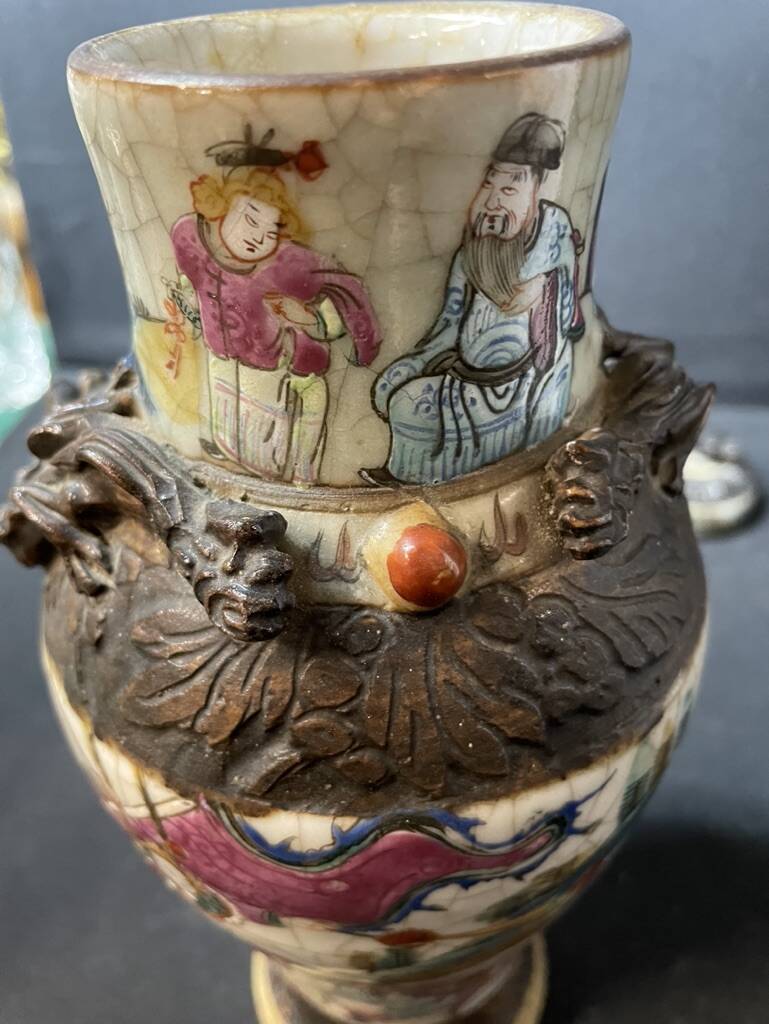 Covered vase – China (Nanking) – 19th century