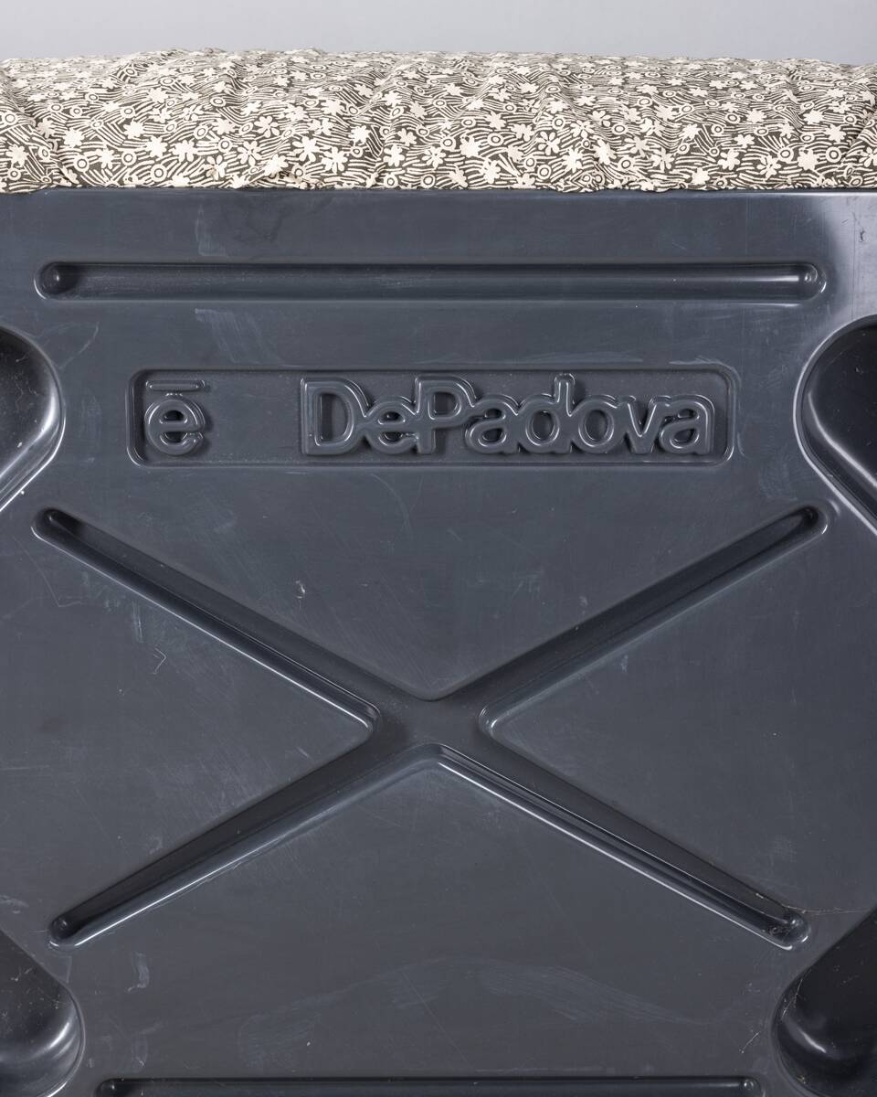 Vintage 1970s "Davis" sofa, designed by Vico Magistretti for De Padova