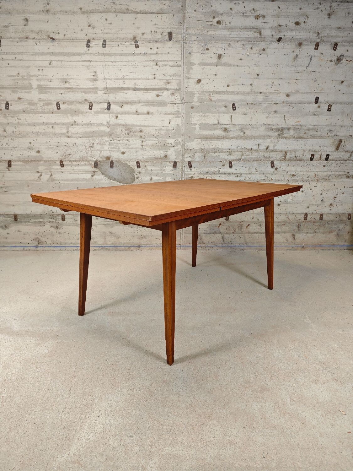 Vintage extendable table