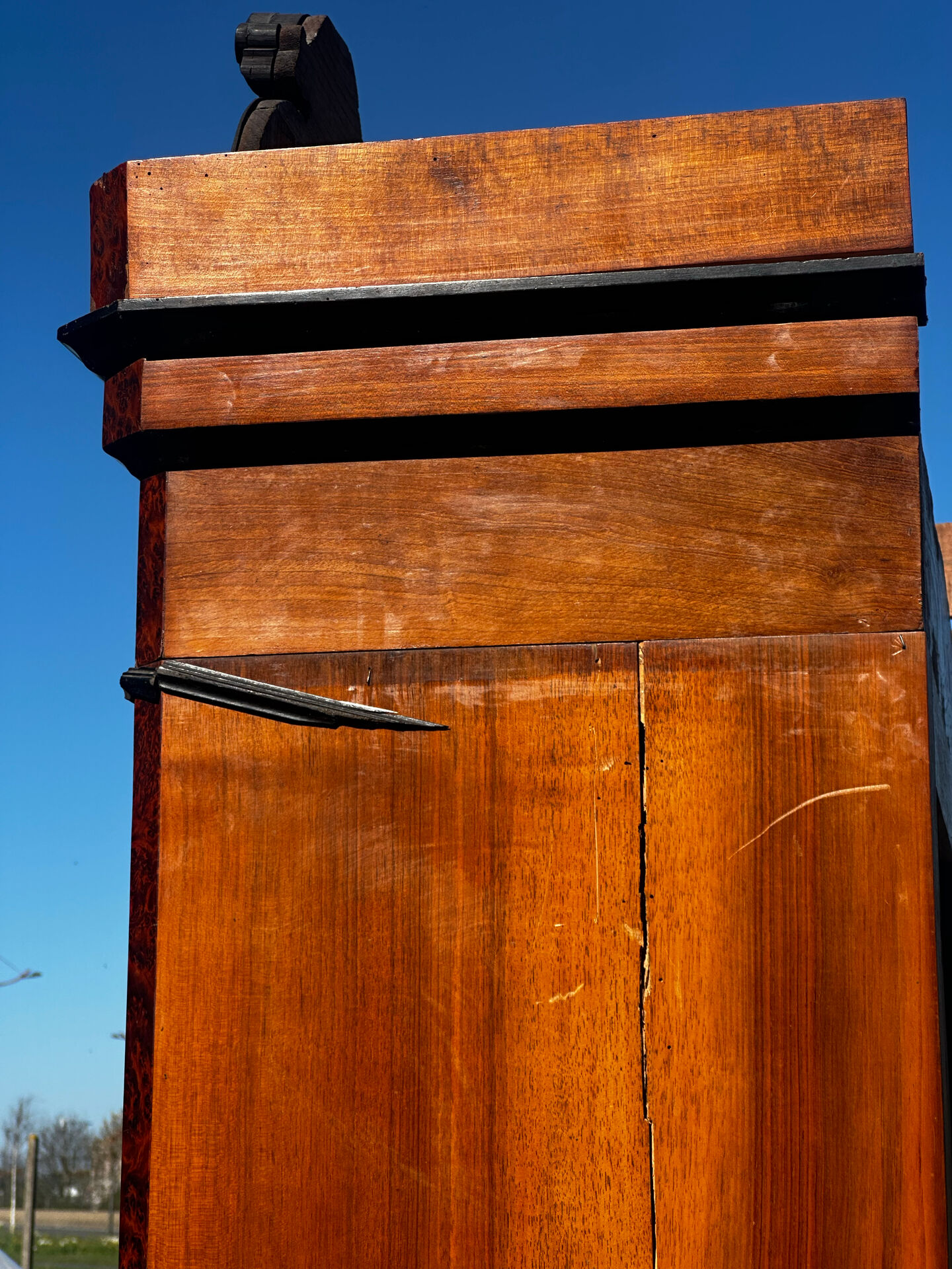 Armoire à glace Napoléon III en placage de loupe