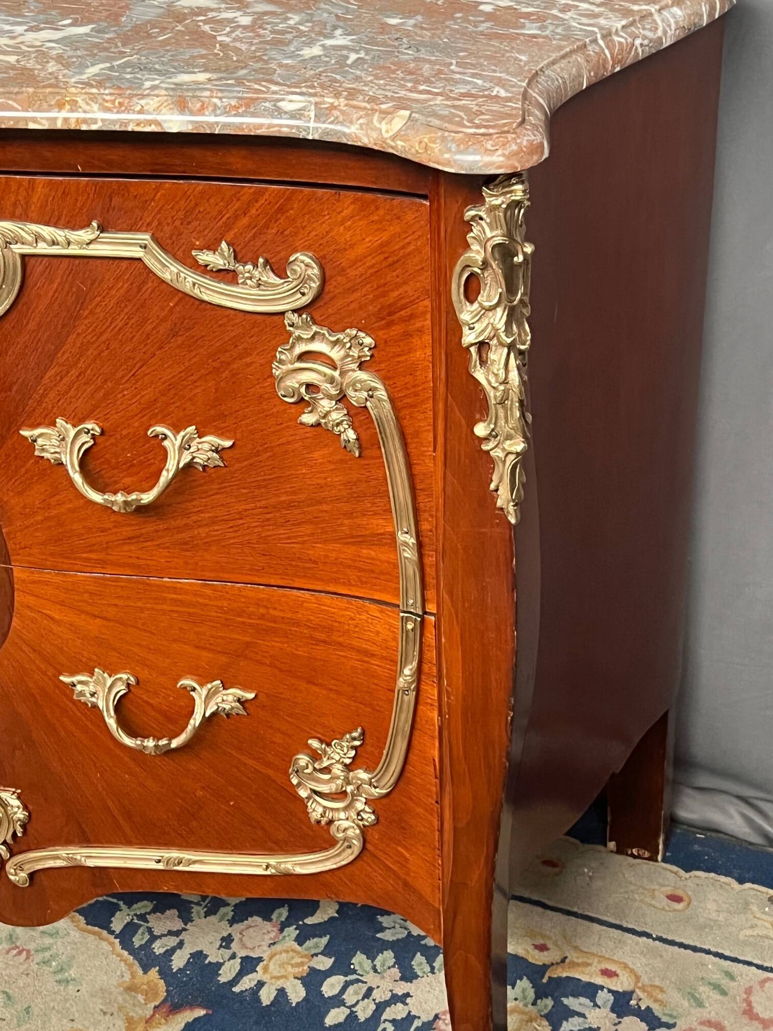 Louis XV style commode. Marquetry, gilded bronze decoration.