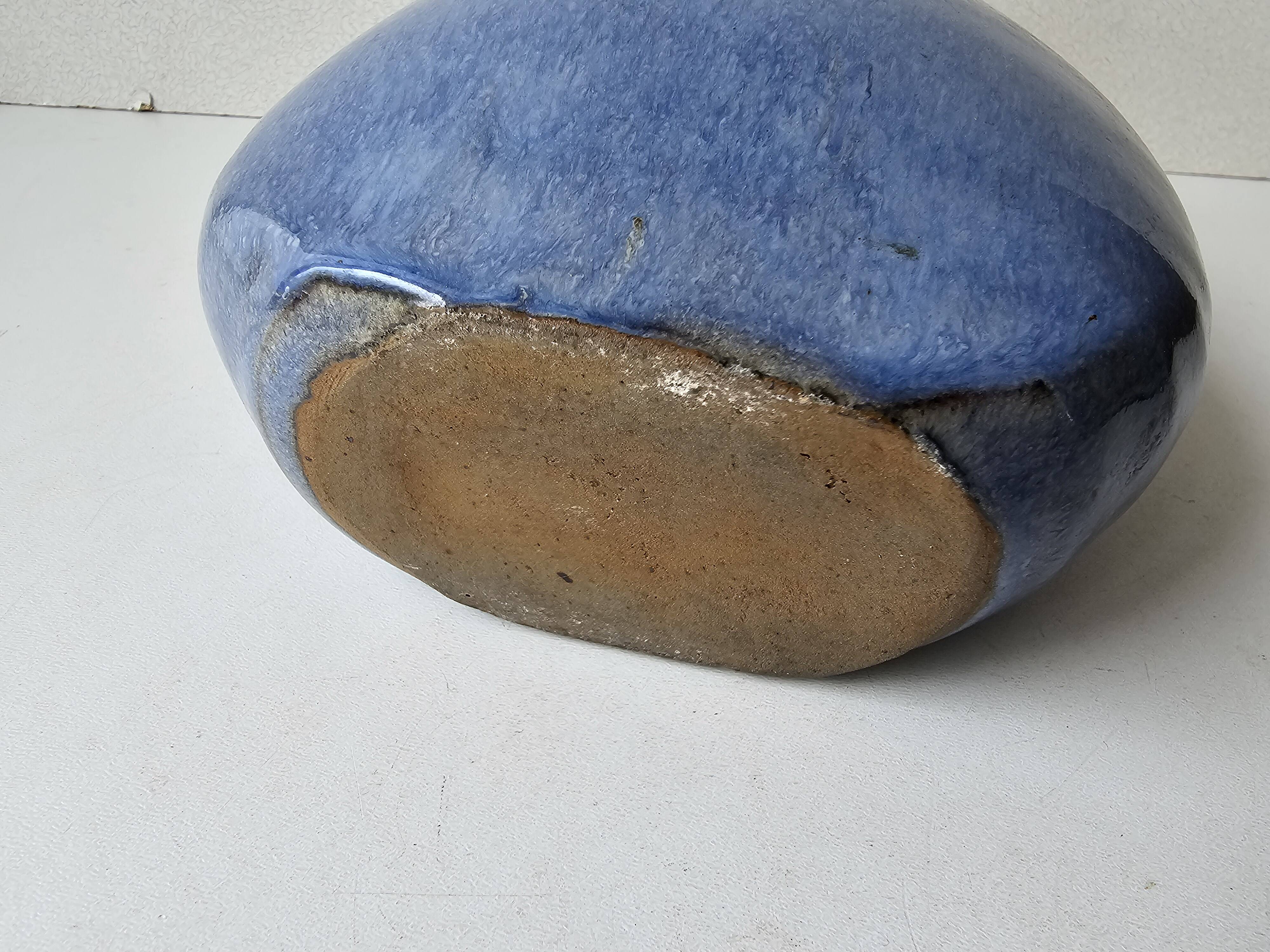 Free-form blue glazed ceramic vase - Height 17cm