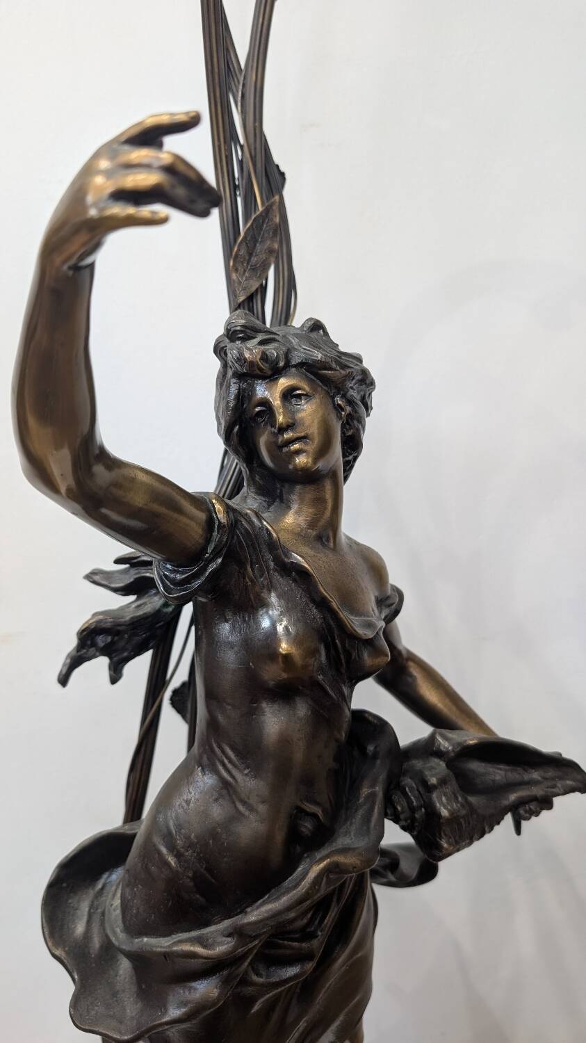 Bronze lamp signed Auguste Moreau – Woman with a shell