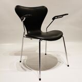 Quatre fauteuils modèle 3207, par Arne Jacobsen, 2006