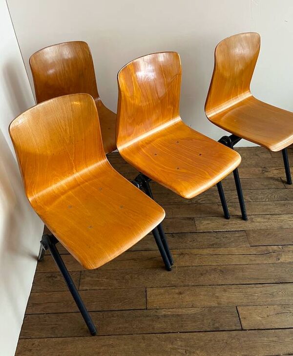 Série de 4 chaises Pagholz Galvanitas en bois clair