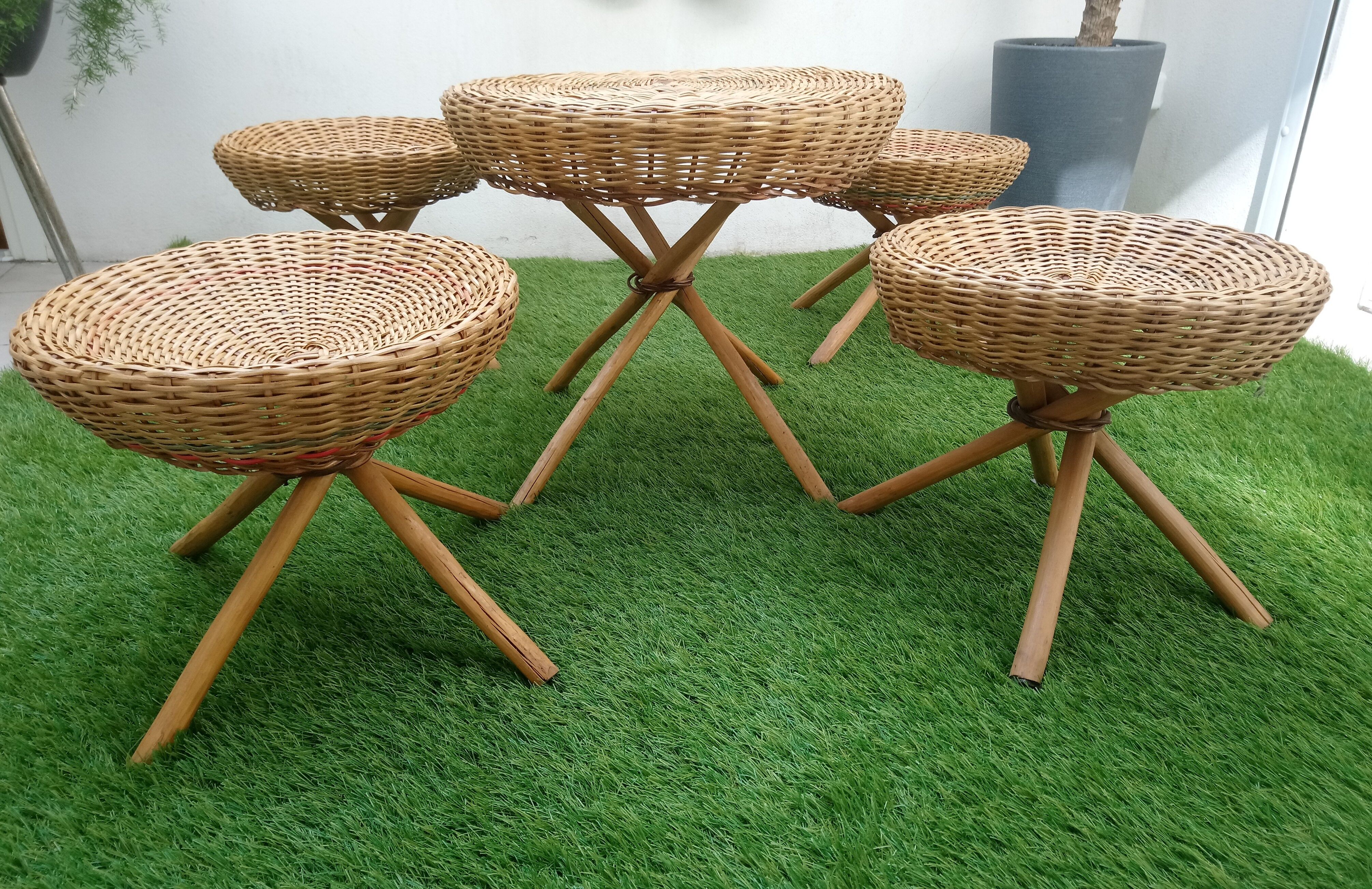 Summer Lounge 4 stools and coffee table Wicker of the 1960s