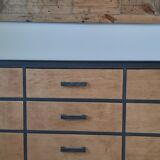 Furniture counter with graphite and wood drawers