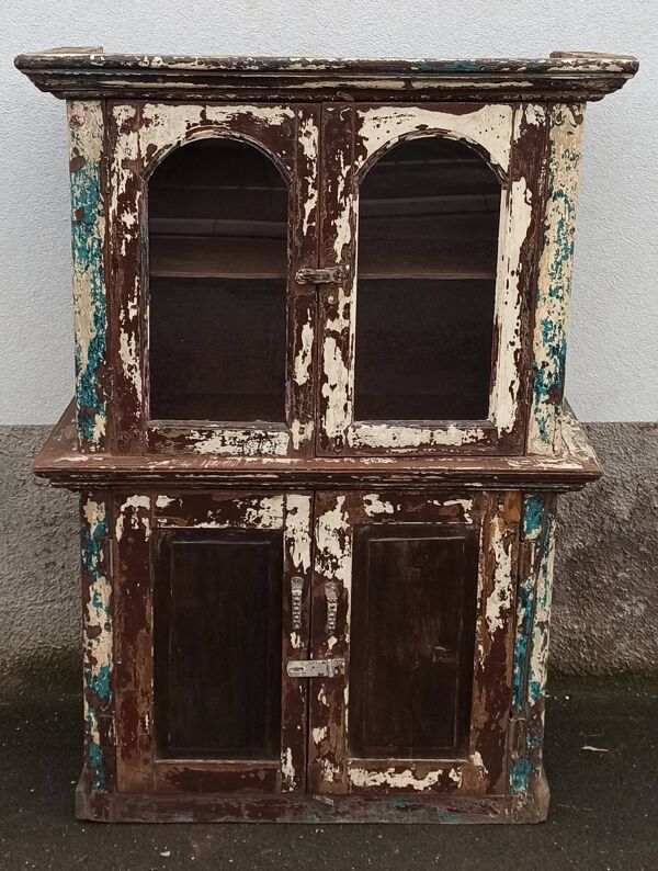 Armoire vitrée en bois ancienne patinée