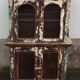 Armoire vitrée en bois ancienne patinée