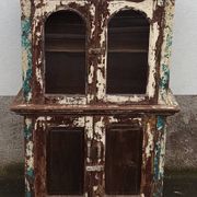 Armoire vitrée en bois ancienne patinée