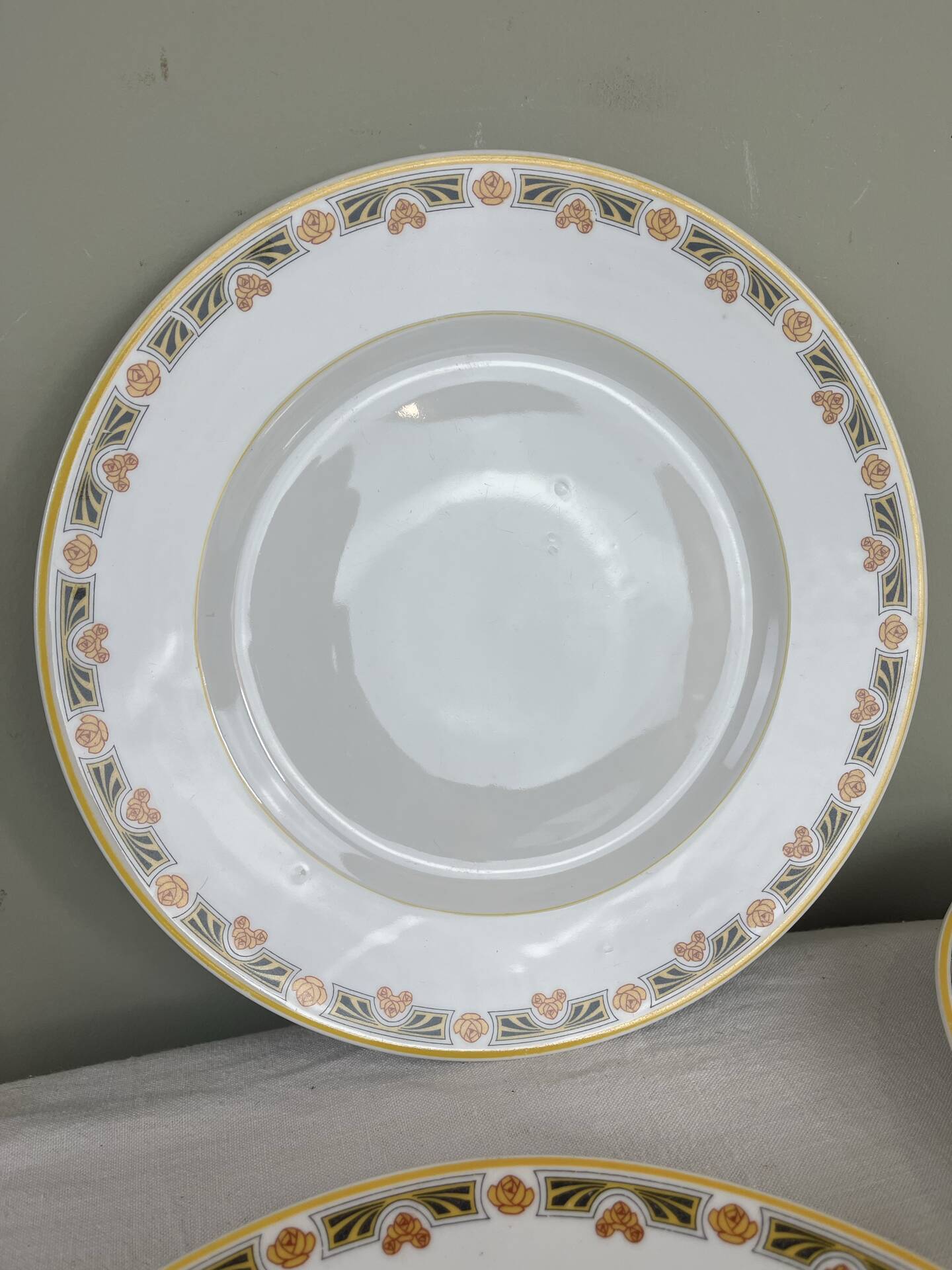 4 Art Deco dinner plates