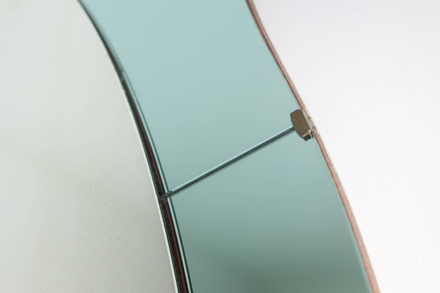 Two-tone glass console mirror with gilded brass. Circa 1950.