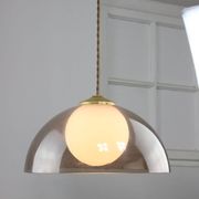 Lampe à suspension italienne en laiton, opaline et plexiglas de l'ère spatiale