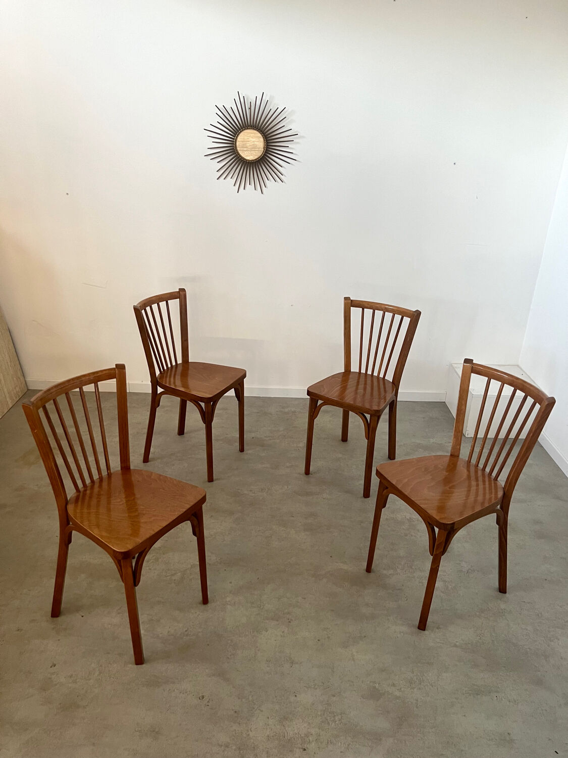 Lot de 4 anciennes chaises de bistrot baumann vintage en bois