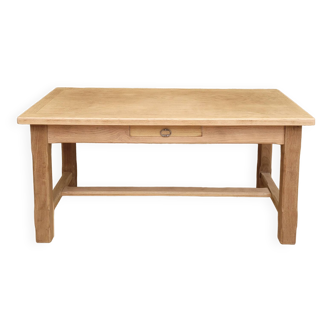 Farm table