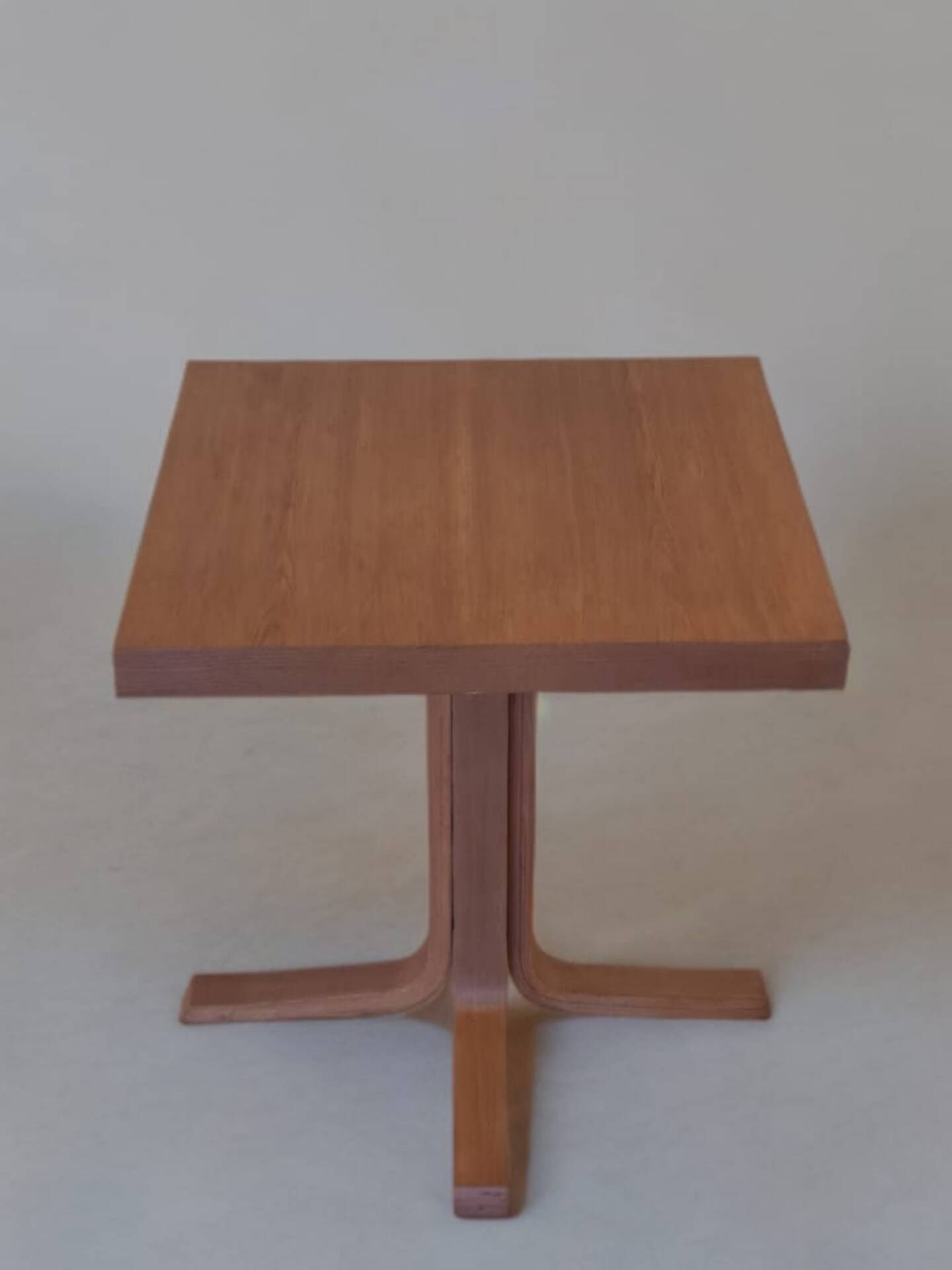 Table d'appoint Ludvik Volàk,  Vintage tchèque 1960s