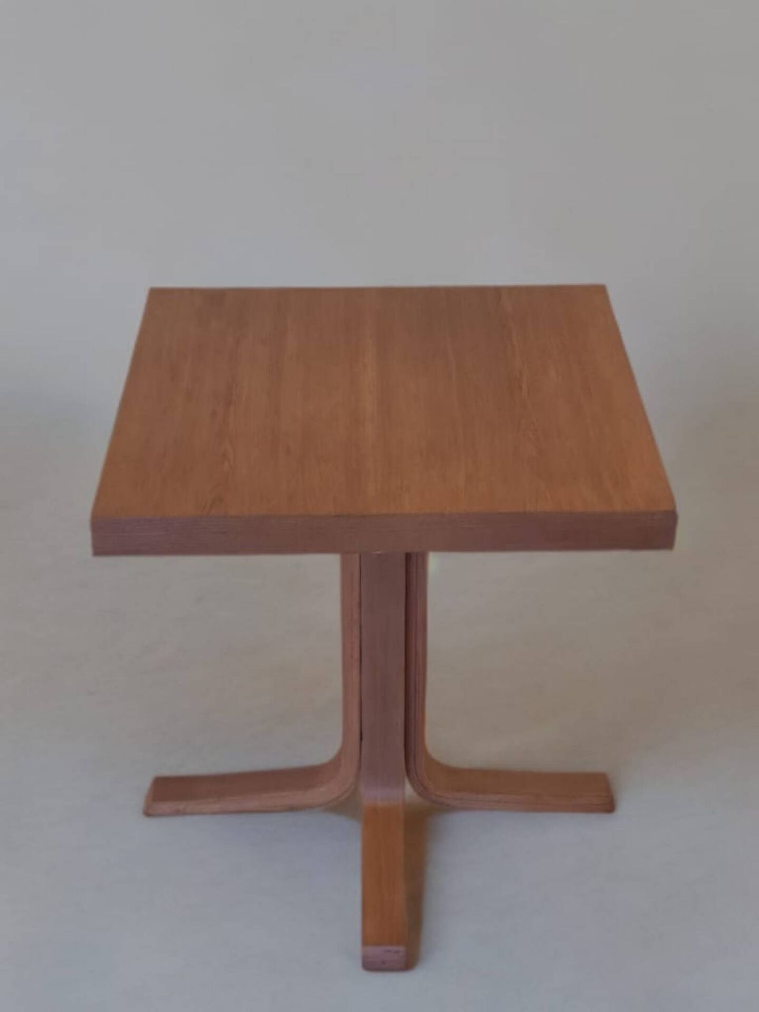 Table d'appoint Ludvik Volàk,  Vintage tchèque 1960s
