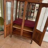 Vitrine en noyer, verre & miroir, style louis xv