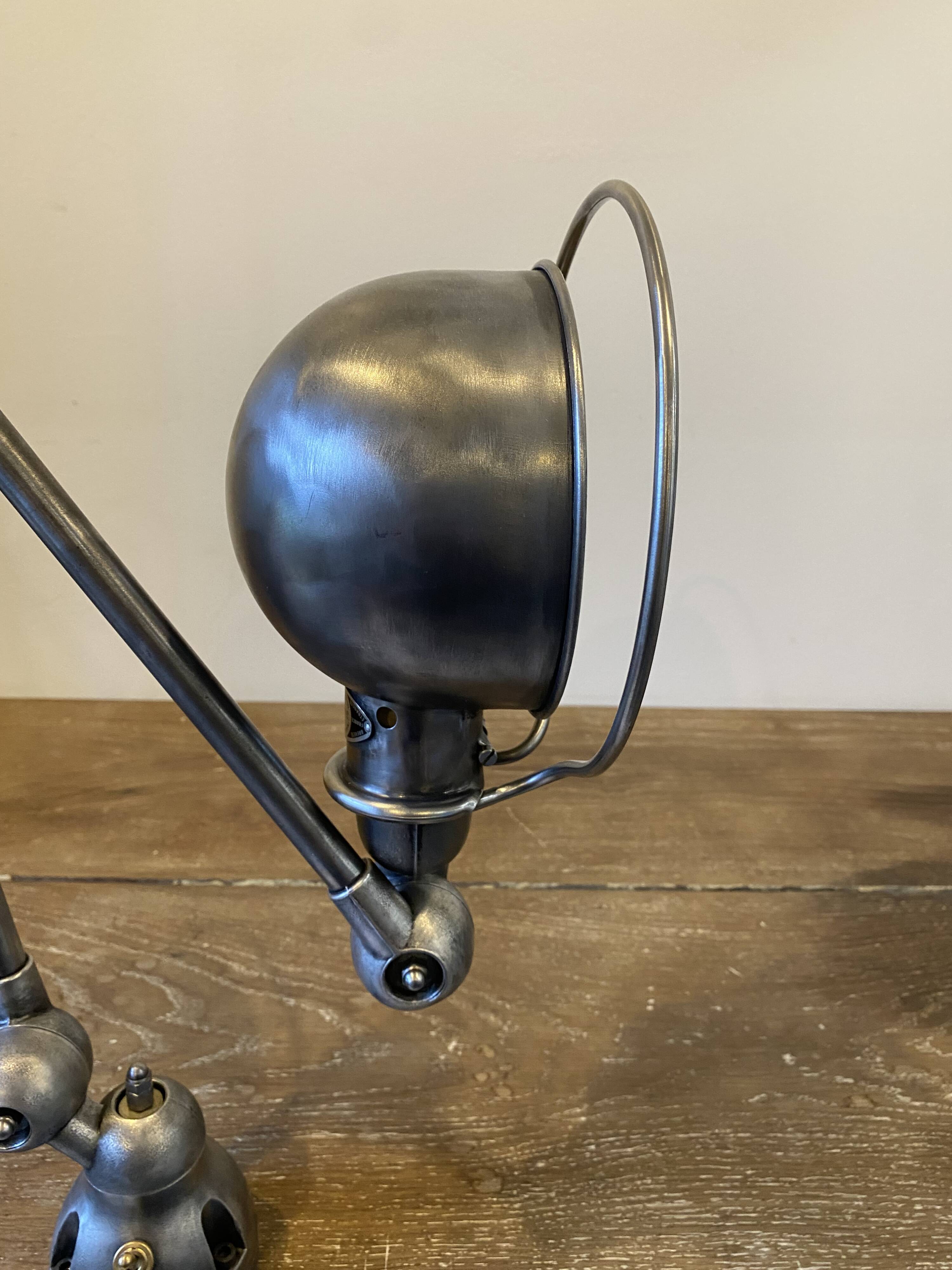 Lampe de bureau Jieldé jielde 2 bras de 40cm avec base étau graphite indus