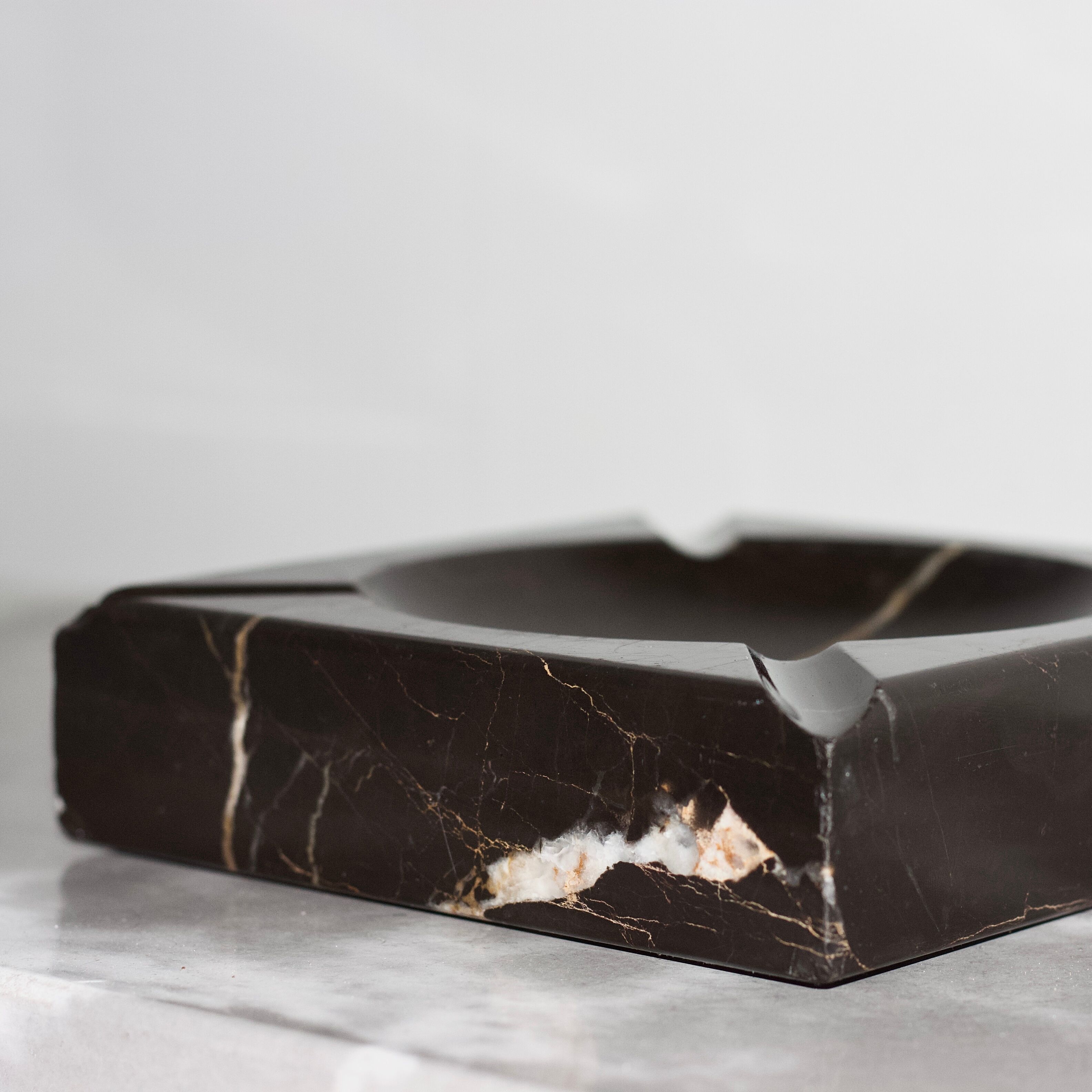 Ashtray in black marble