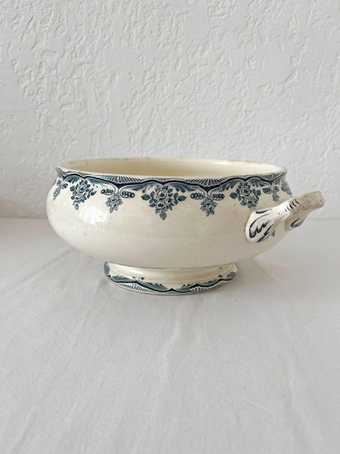 Bordeaux iron clay soup tureen bottom, Choisy le Roi