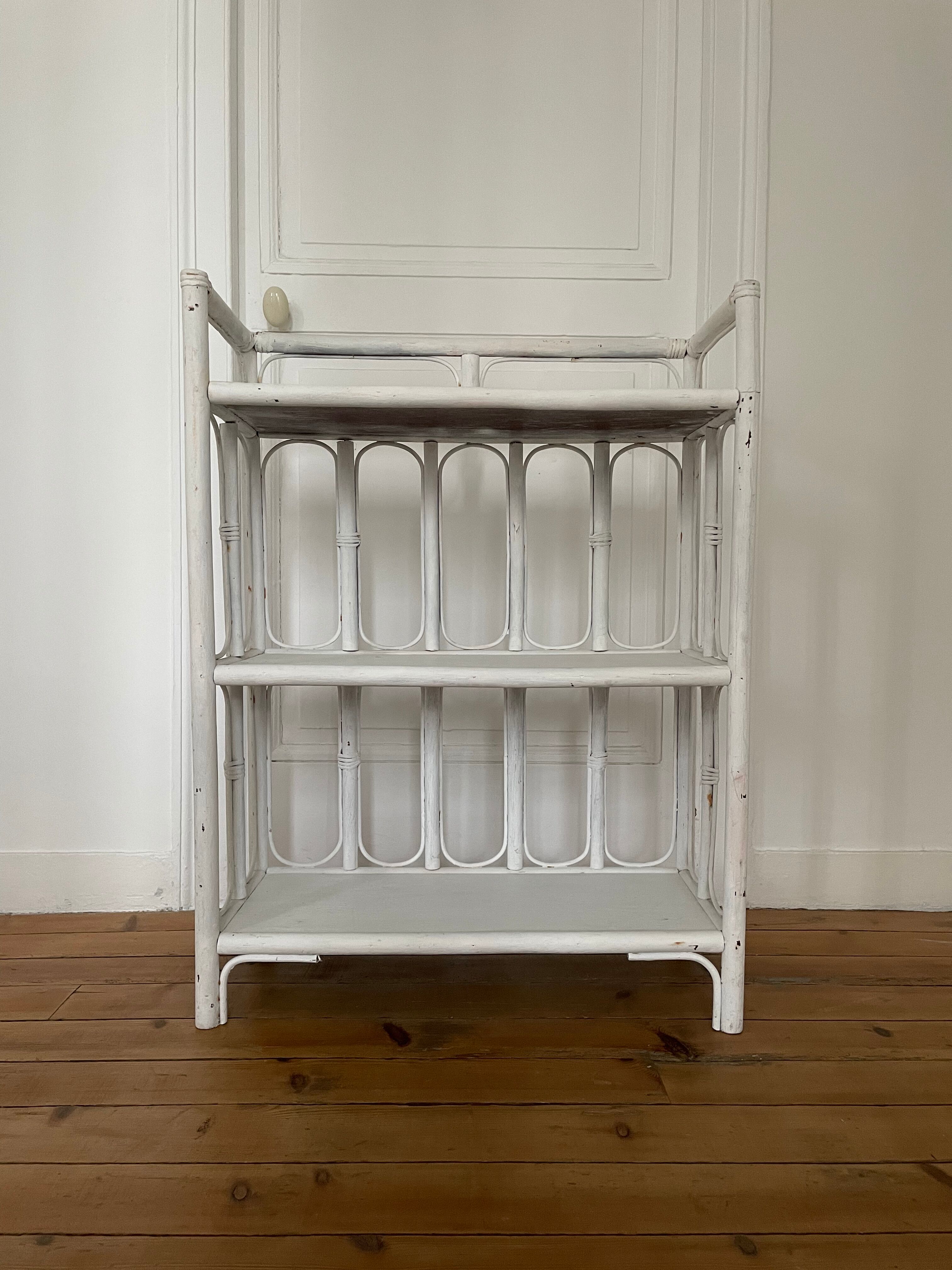Bookcase vintage rattan standing shelf