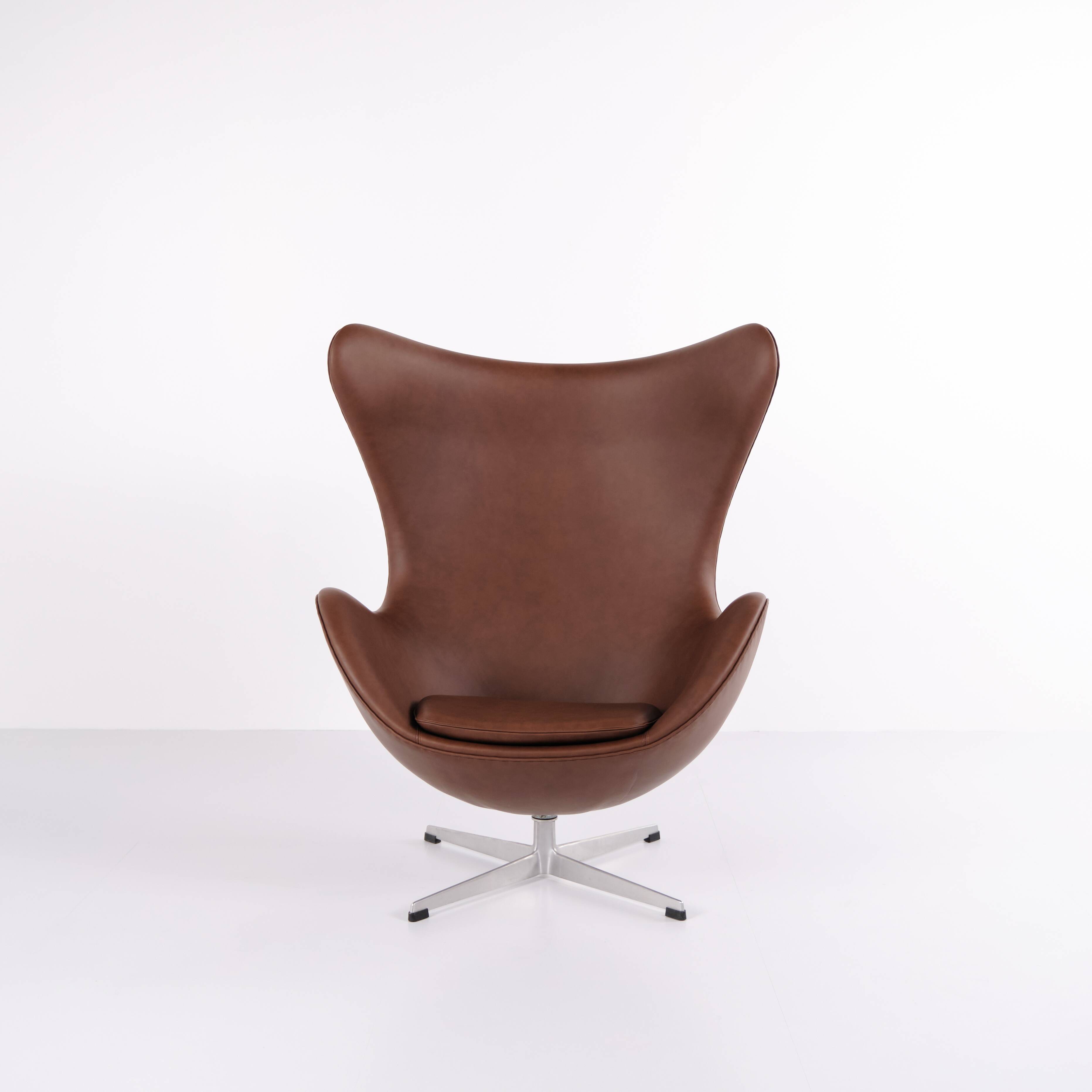 The Egg - Model 3316 - Brown leather - Arne Jacobsen - Fritz Hansen