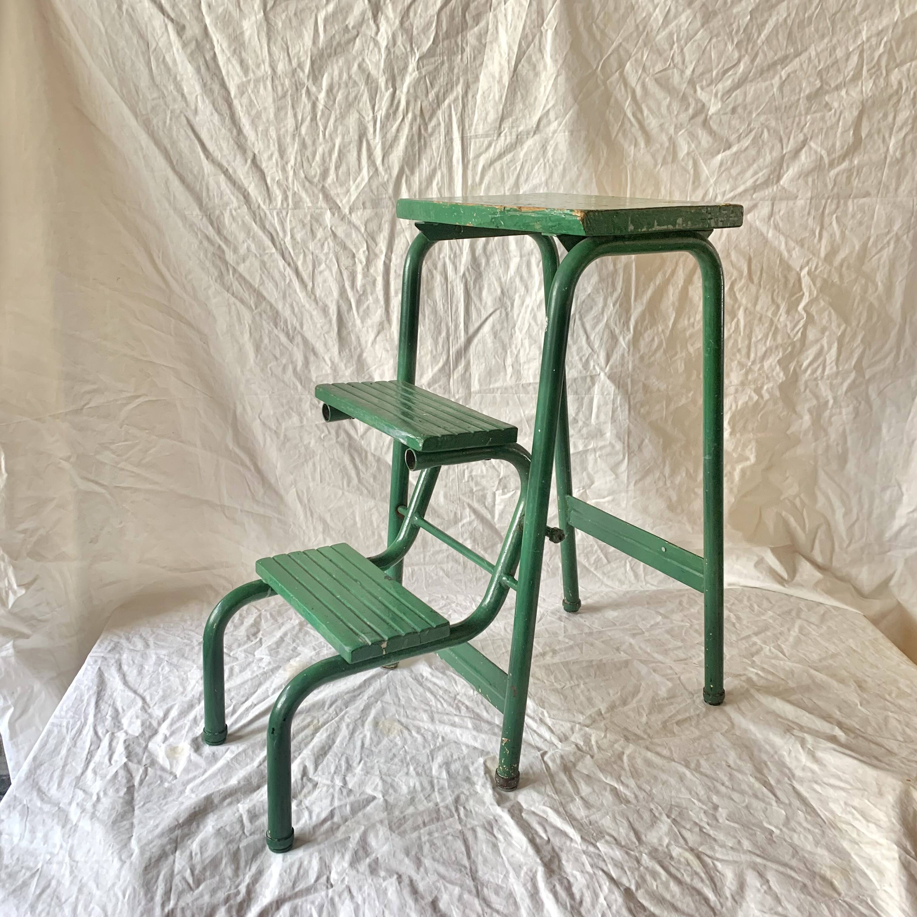 Vintage stepladder in green painted wood and steel