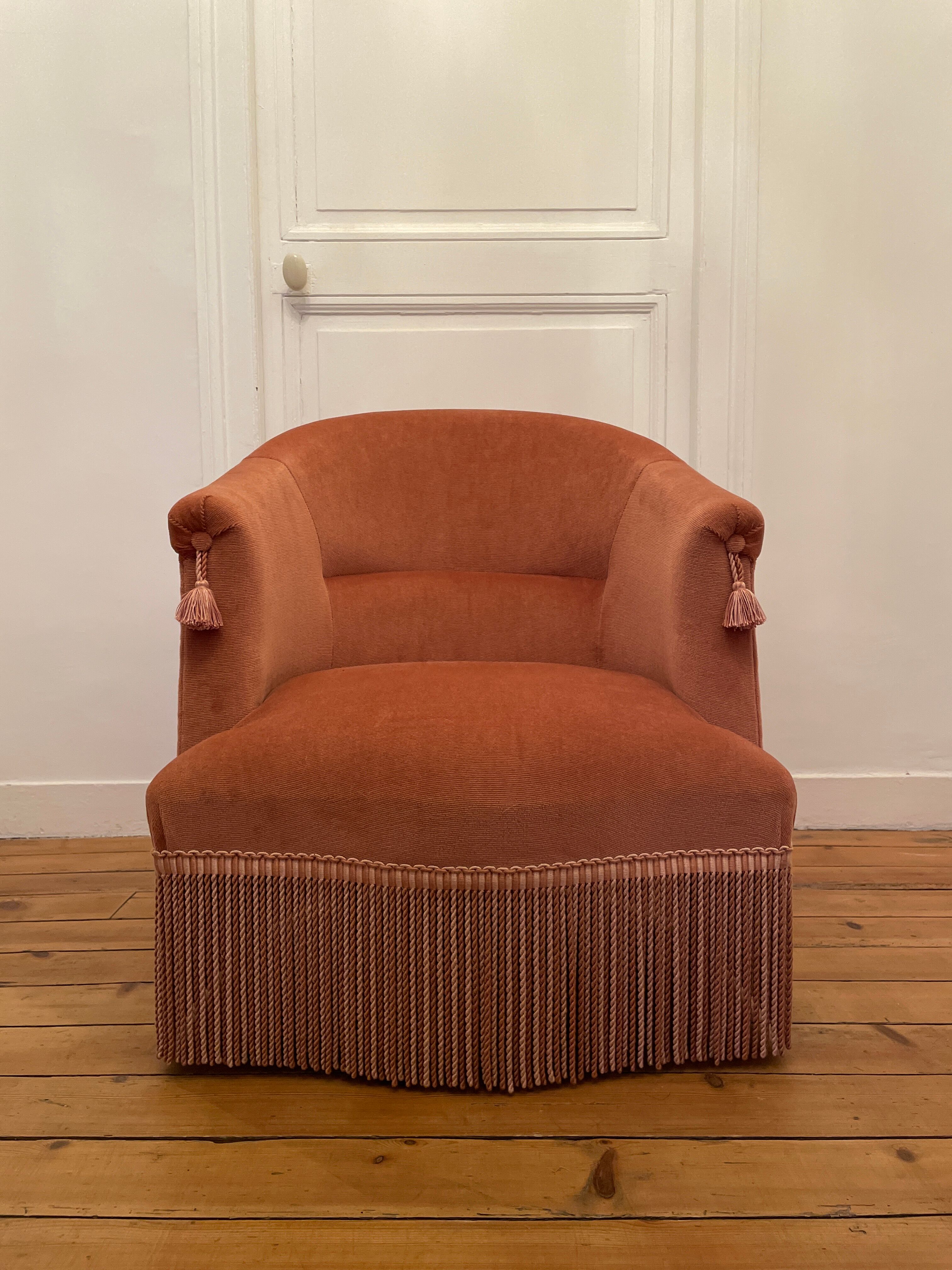 Vintage pink toad armchair with fringes