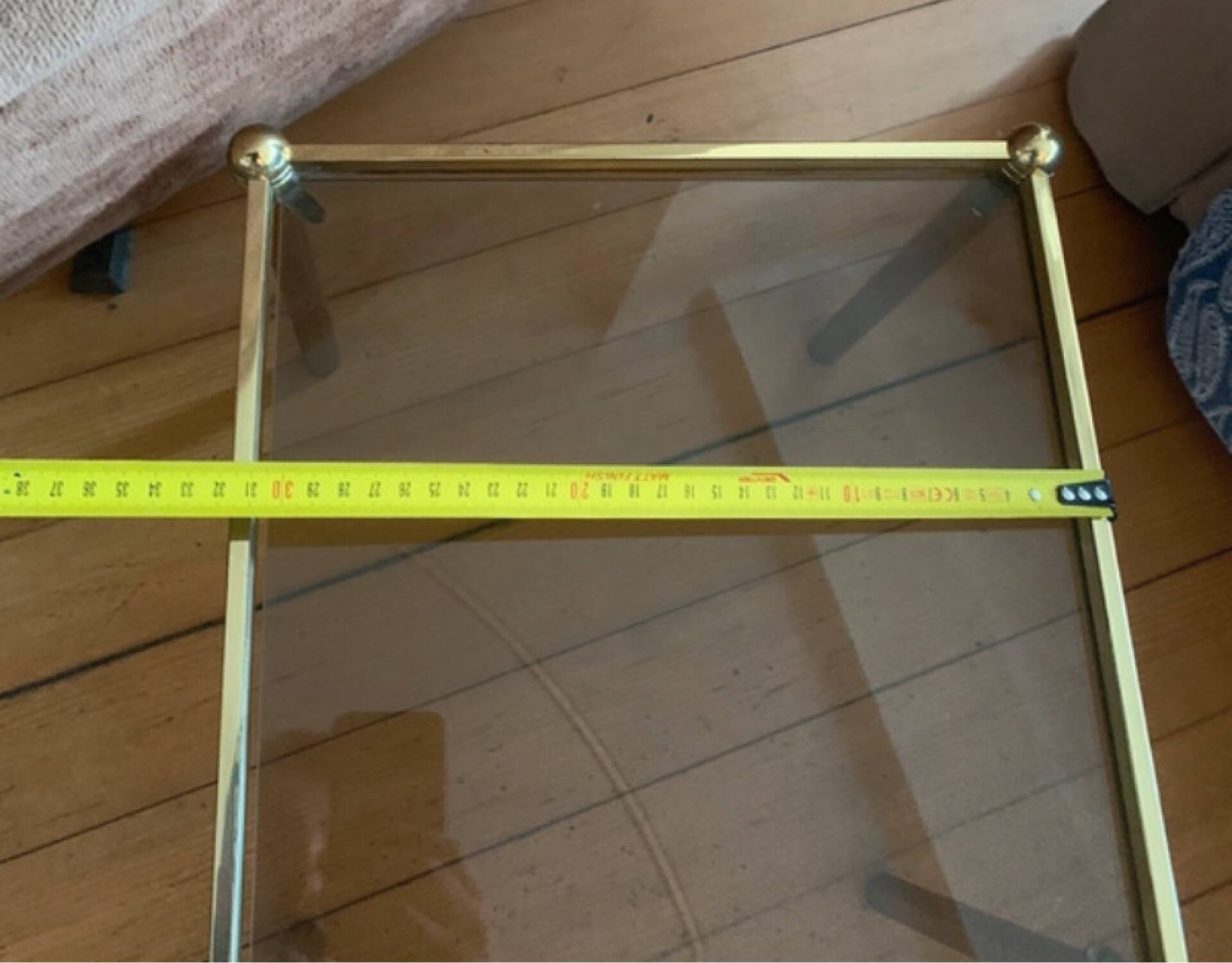 Authentique Table d'Appoint Hollywood Regency — Laiton Patiné et Verre