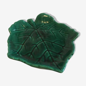 Green ceramic leaf-shaped cup