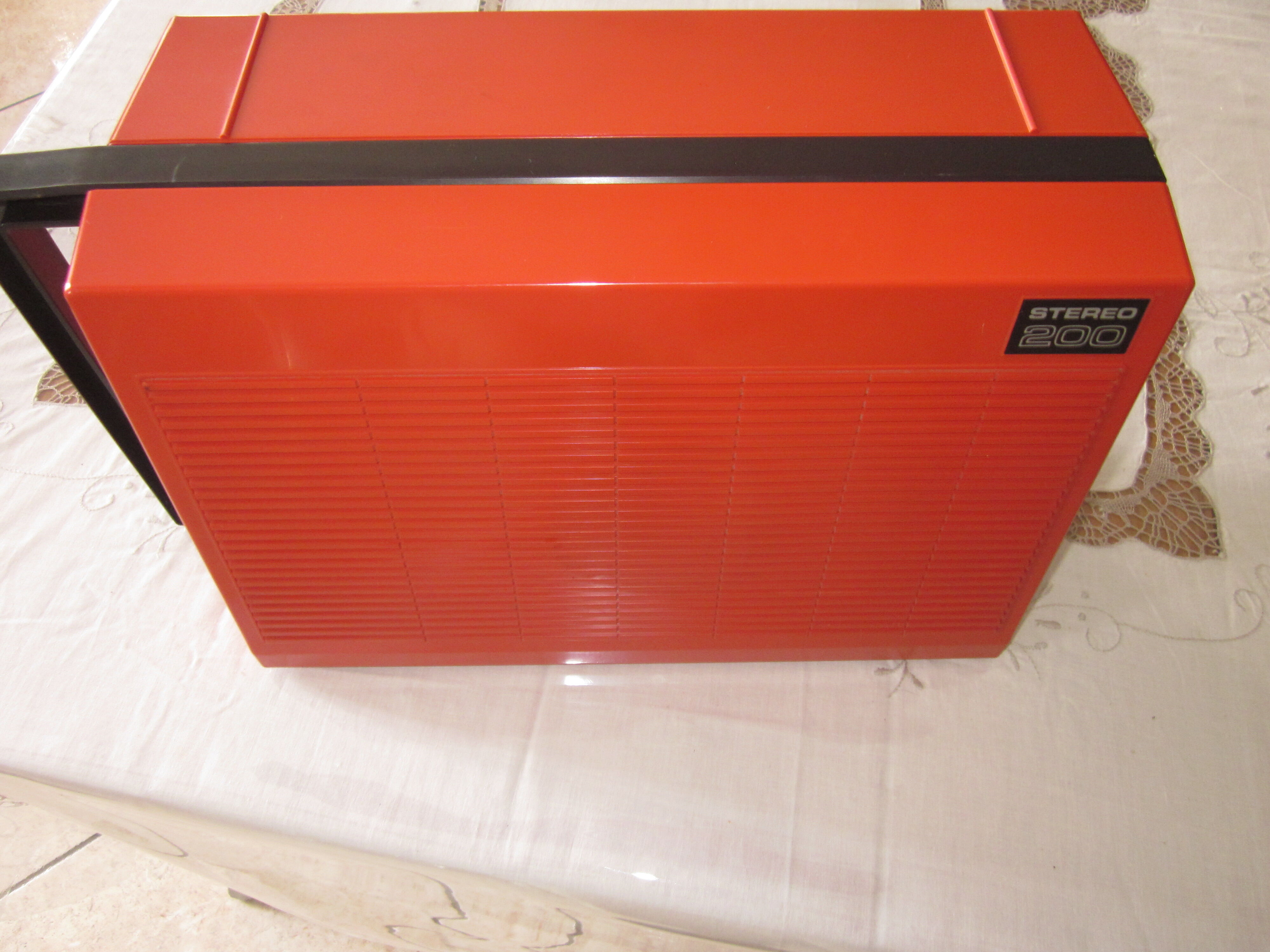 Turns vinyl philips 33 and 45 rpm record