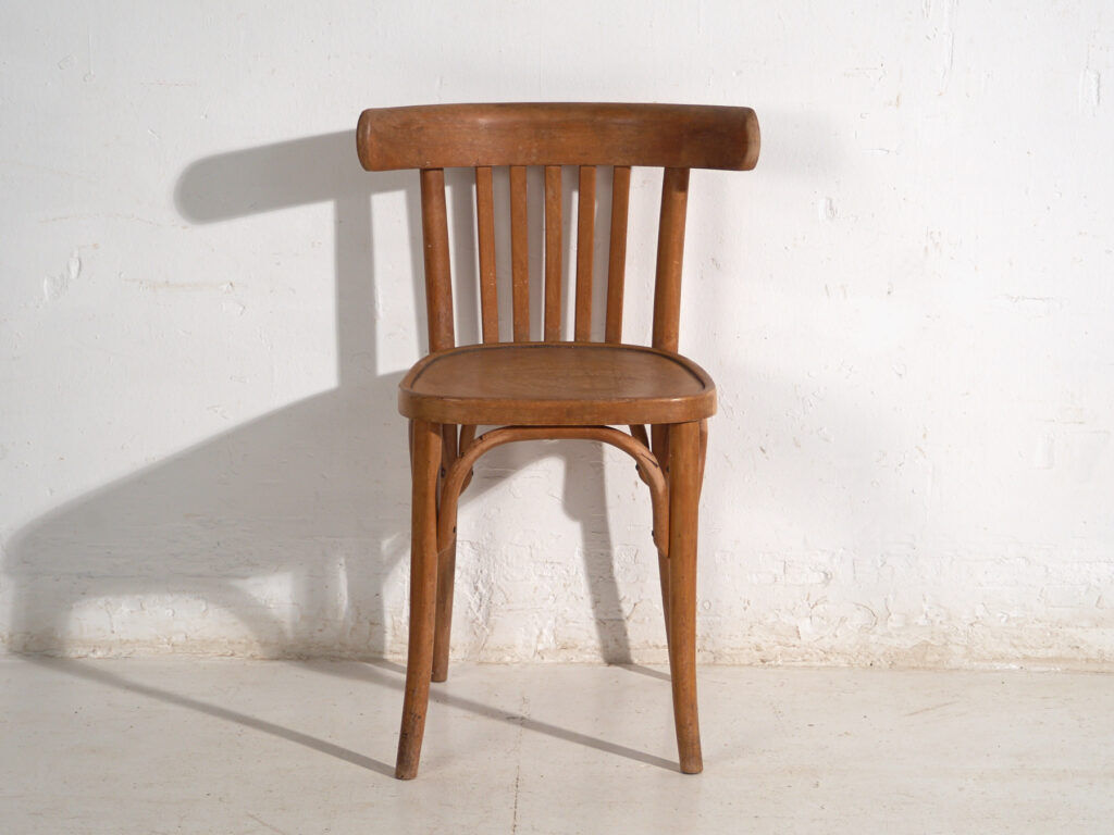 Pair of Thonet-style chairs in bentwood with low backrest – Central Europe, circa 1920