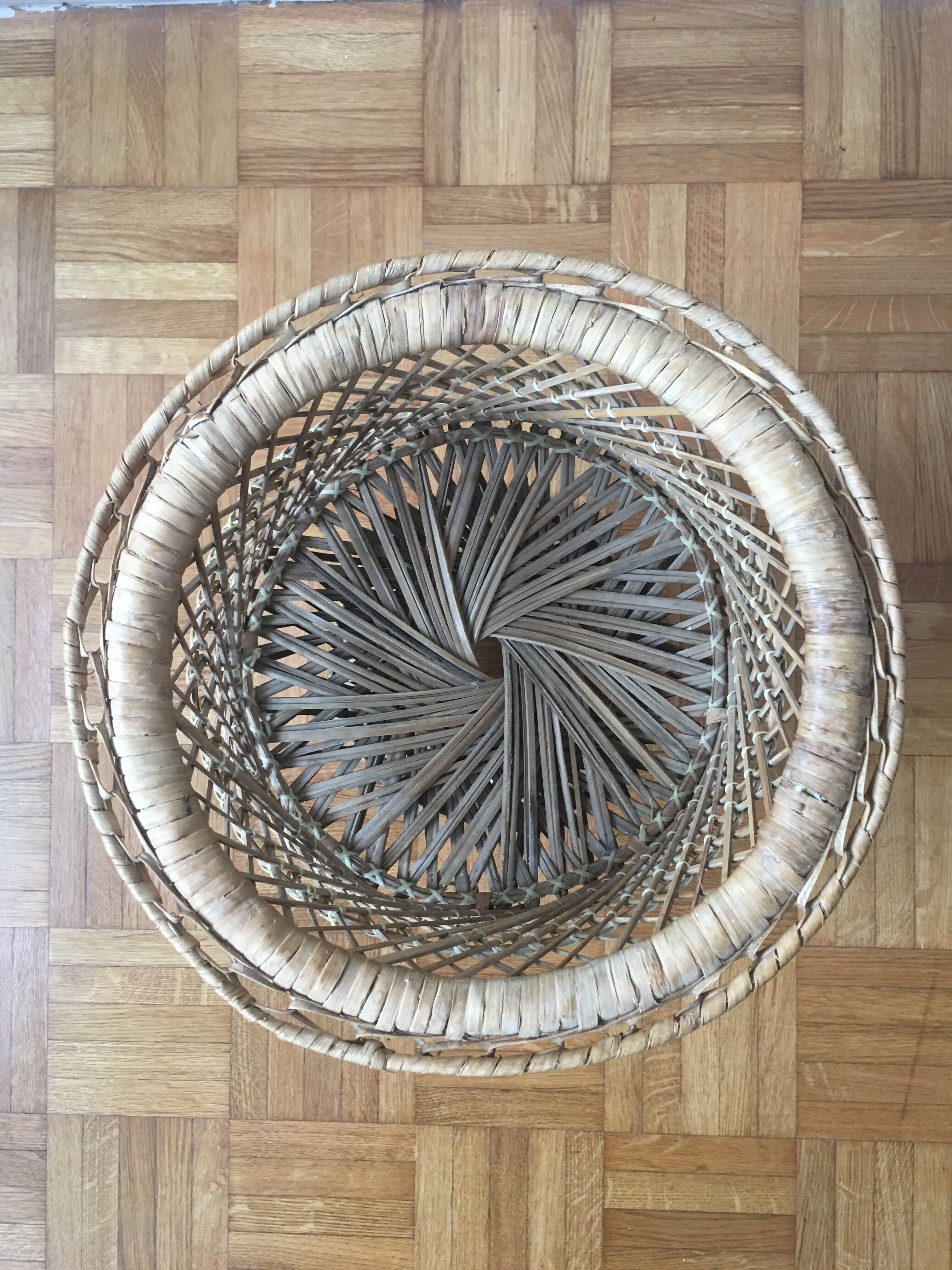 Door vintage wicker plants