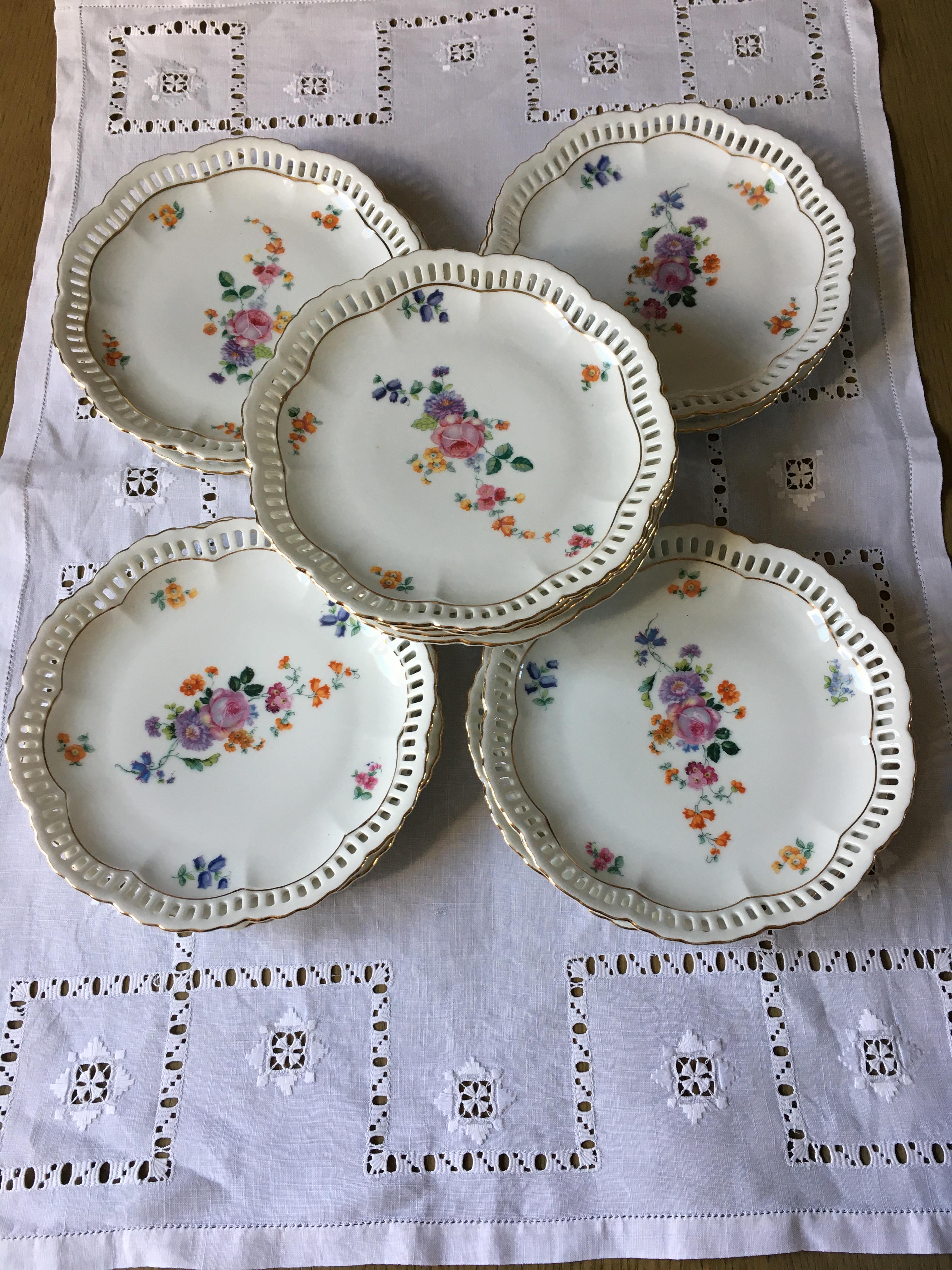 Série de 6 assiettes à dessert - en porcelaine