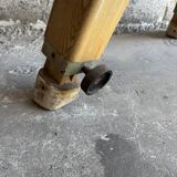 Cheval d'arçons belge vintage des années 1960 — coffre en cuir marron sur pieds en bois naturel