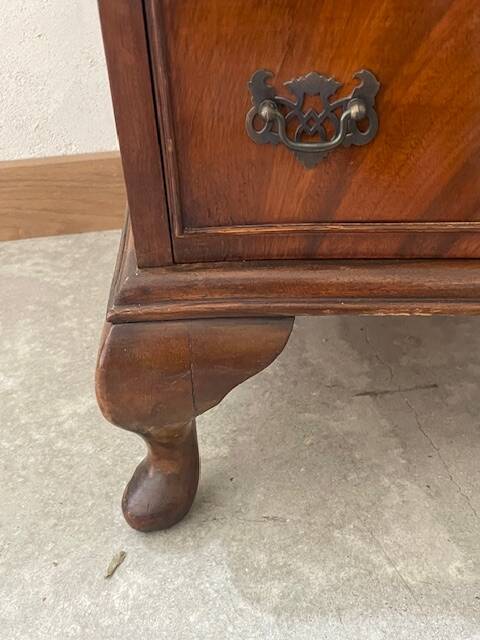 mahogany chest of drawers