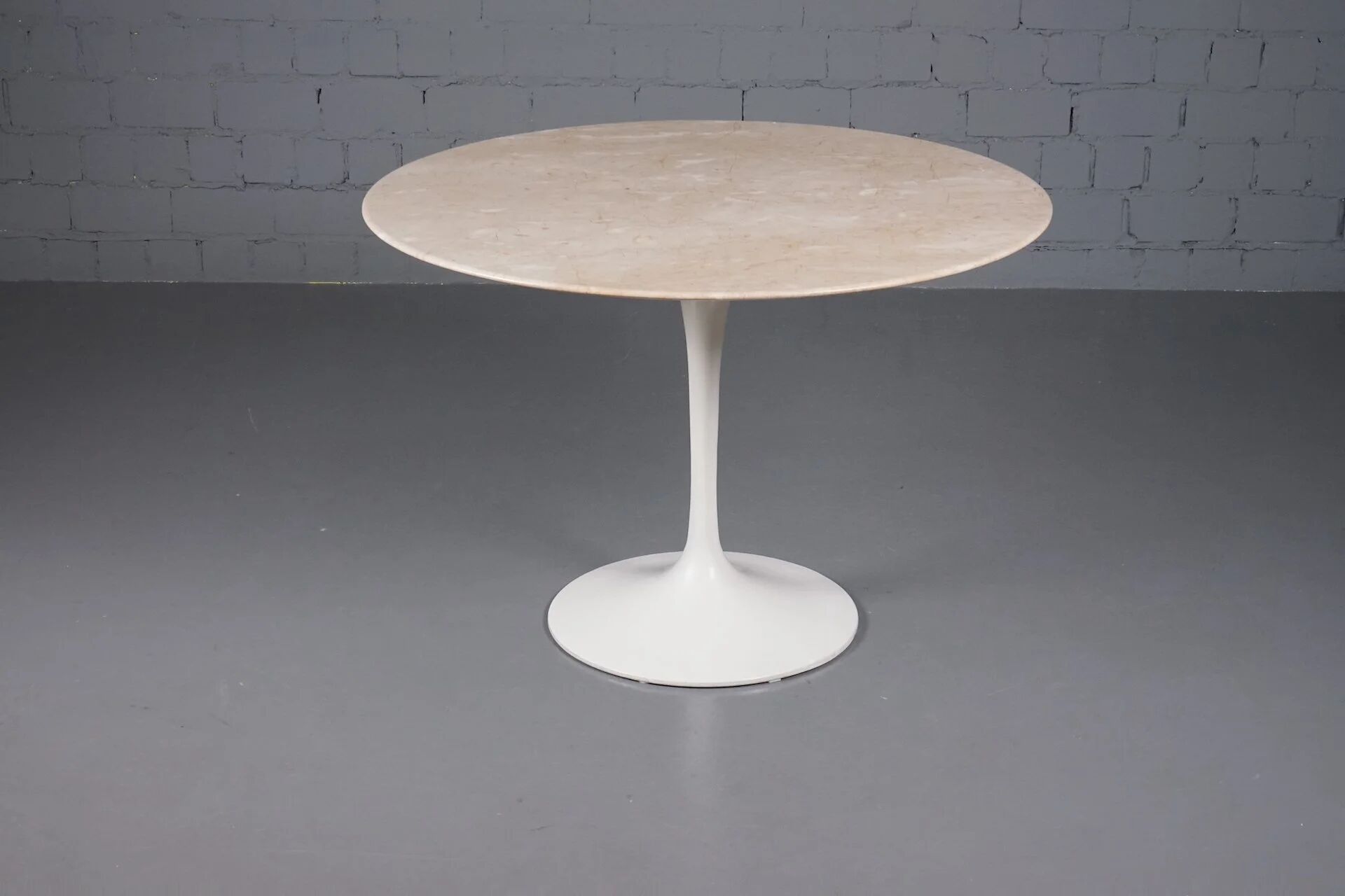 Tulip dining table with Botticino marble by Eero Saarinen for Knoll International