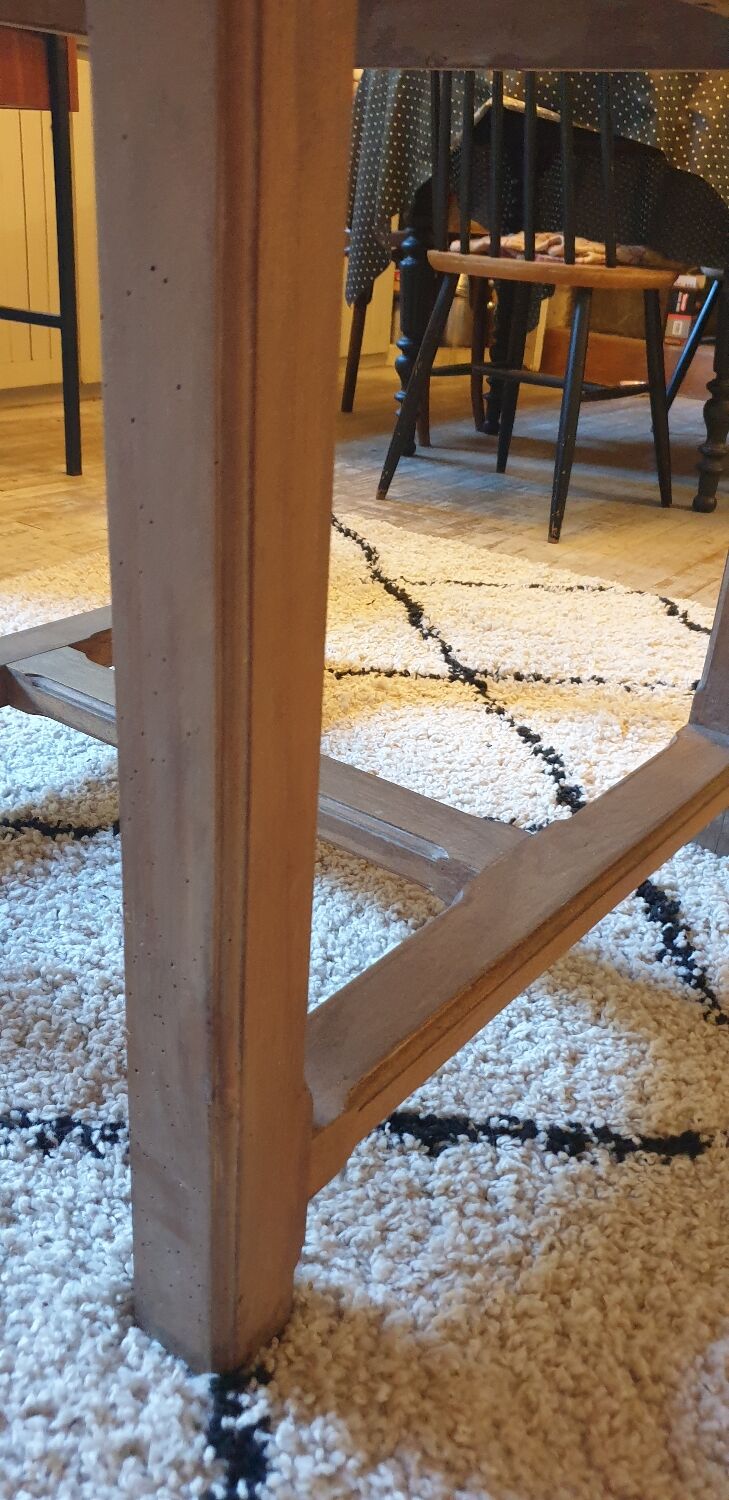 Kitchen table