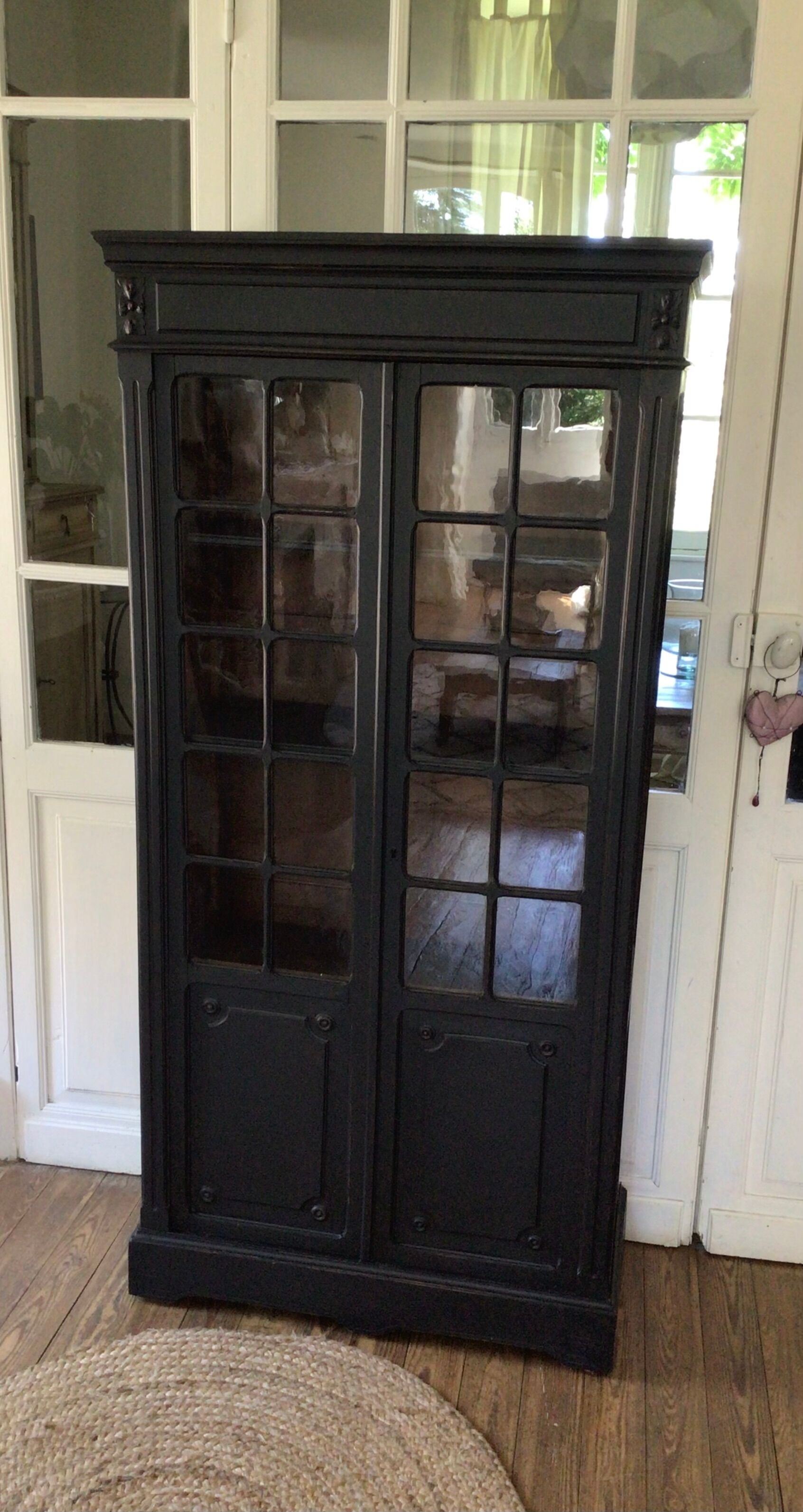 Parisian showcase cabinet