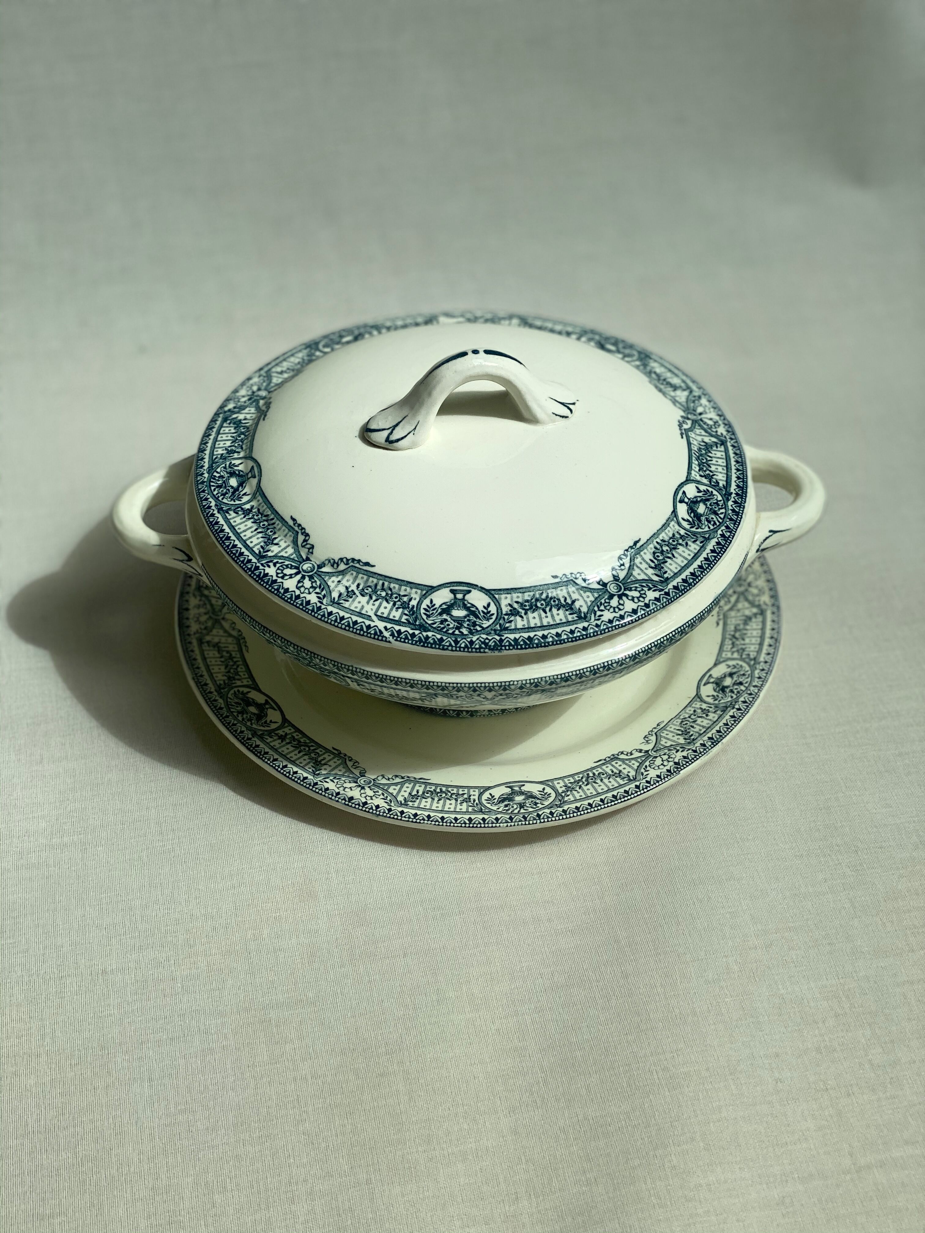 Soup pot iron earth Salins