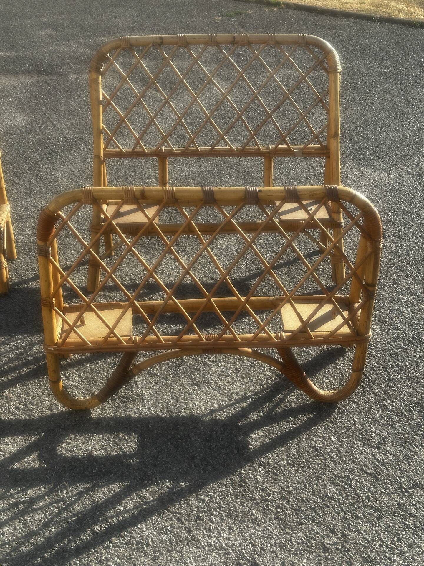 Pair of vintage single beds in rattan, 1970s.