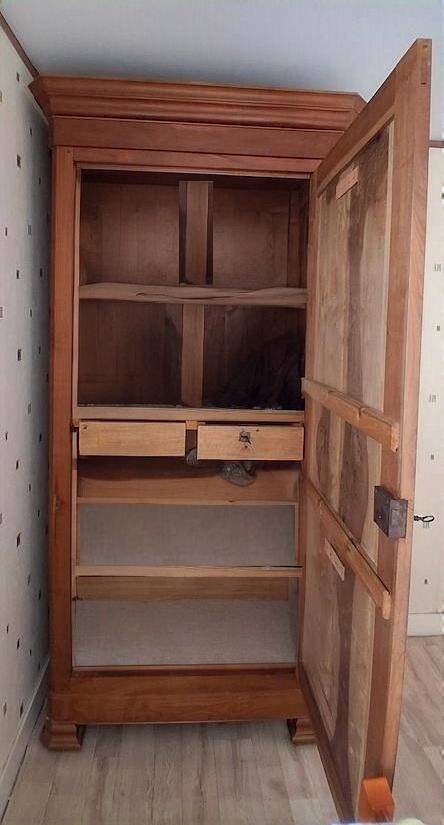 Louis Philippe wardrobe