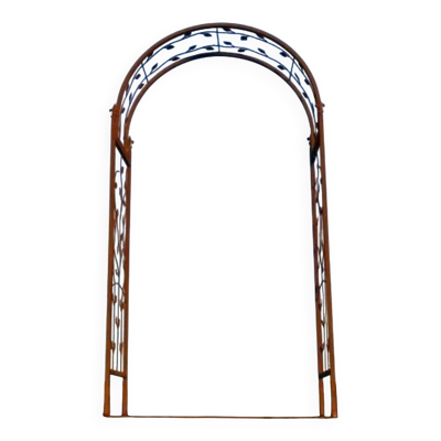 Arche de jardin en fer forgé avec des Feuilles