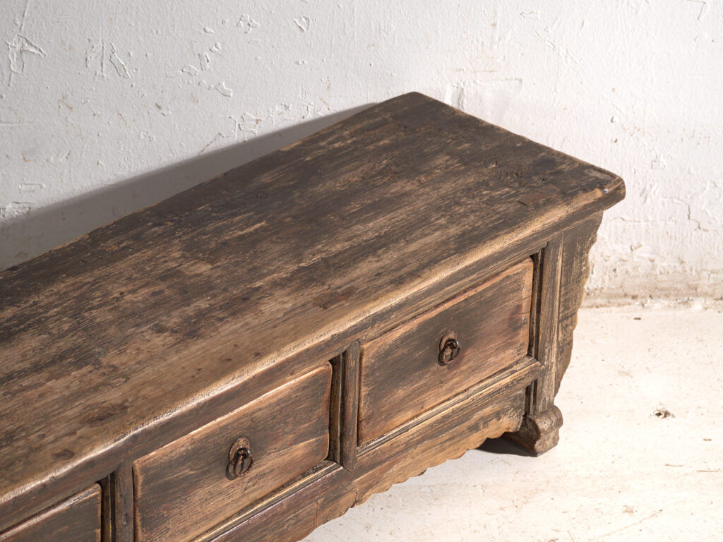 Table basse ancienne à tiroirs en bois de pin – Chine, vers 1900
